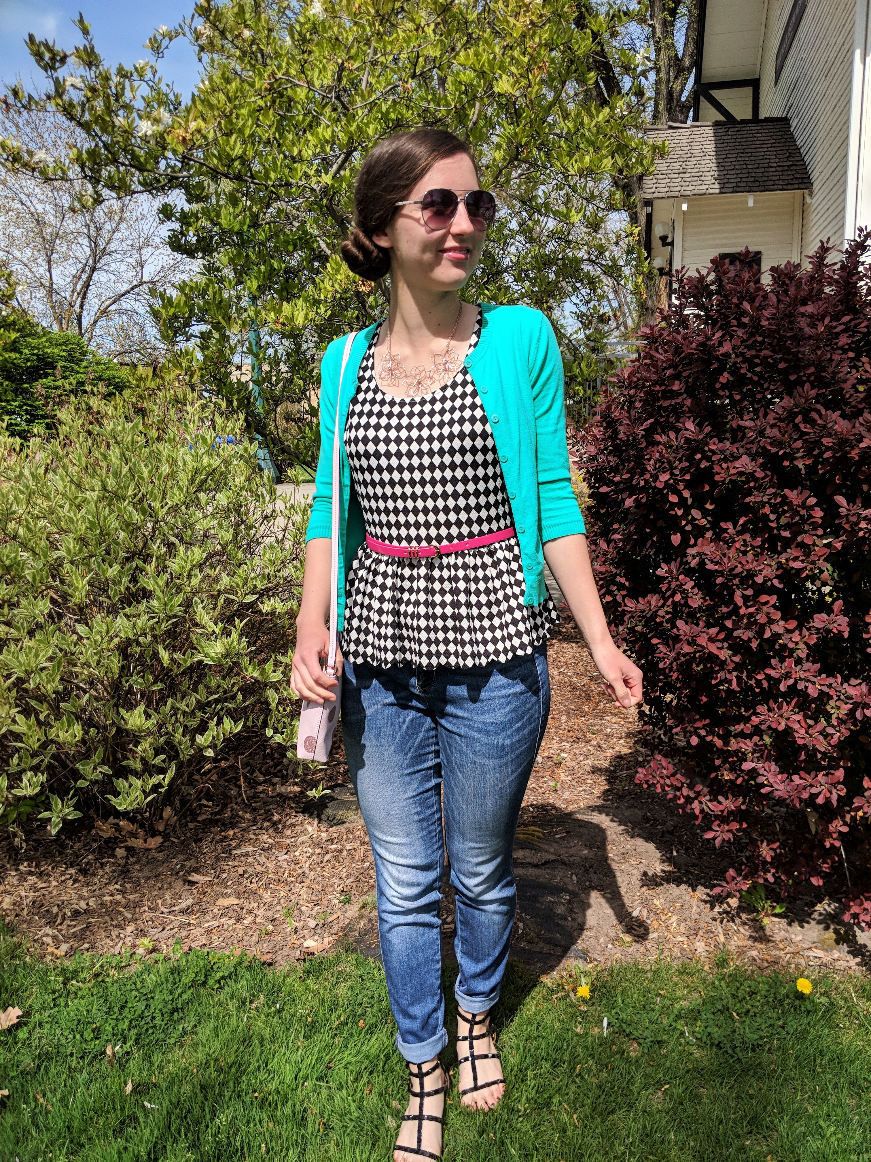 black and white printed blouse, green cardigan, skinny jeans
