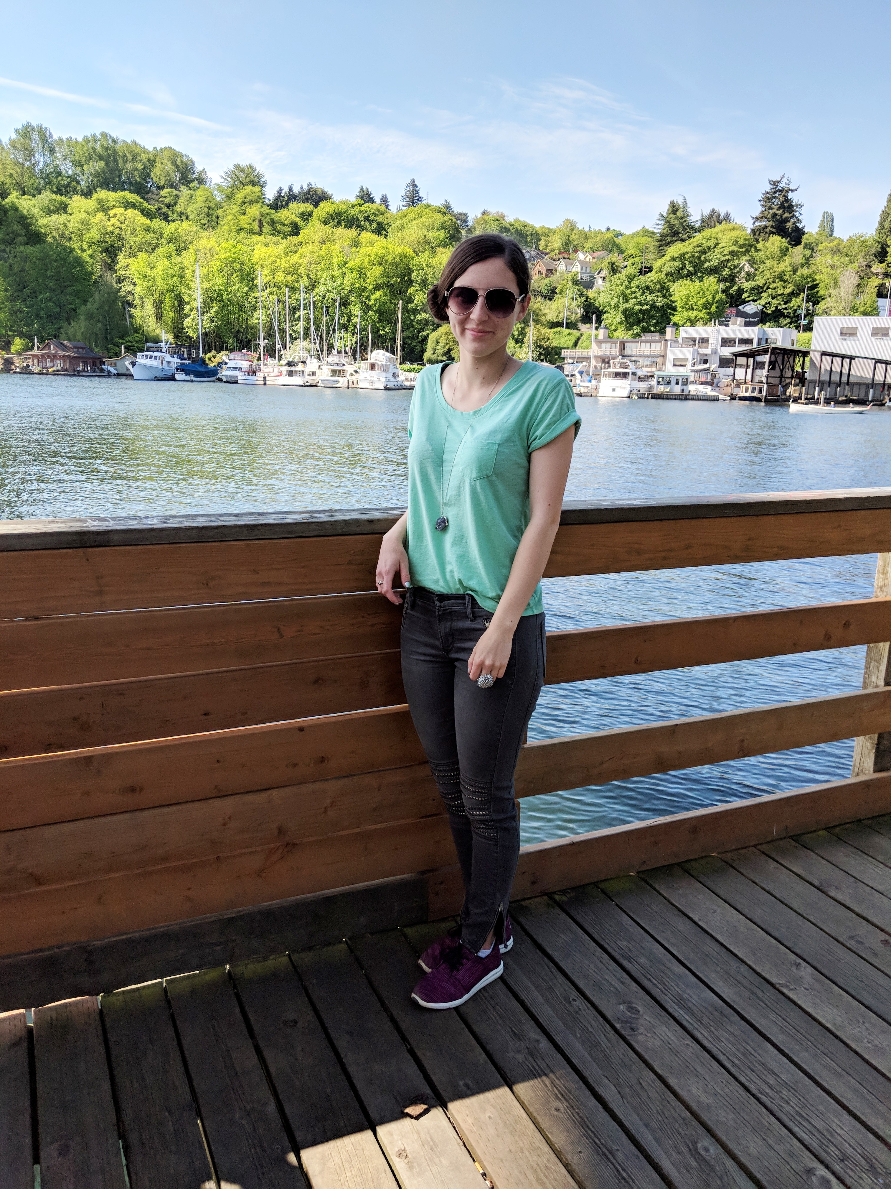 mint green t-shirt, grey skinny jeans, Freemont Bridge