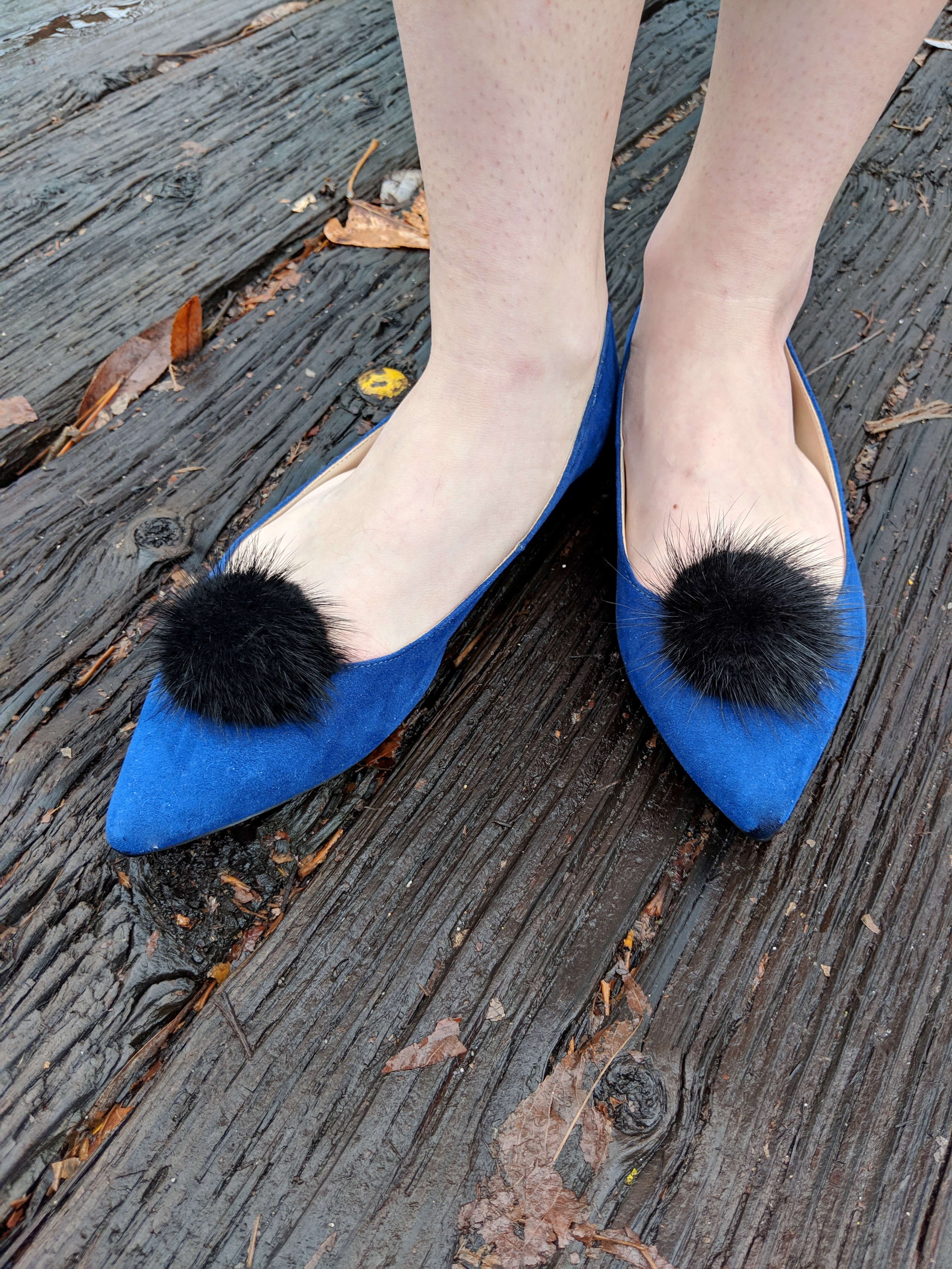 black pom pom shoe clips