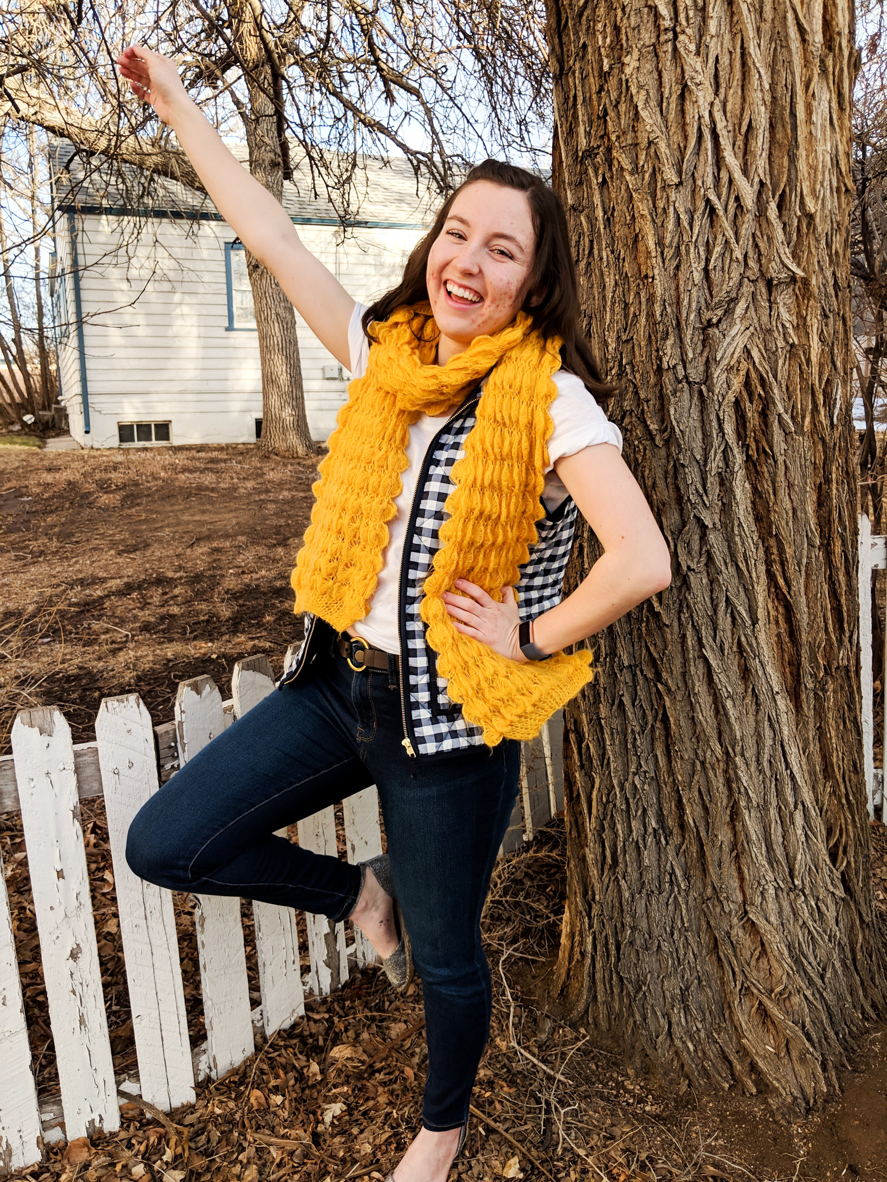 yellow navy and white outfit, complementary outfits