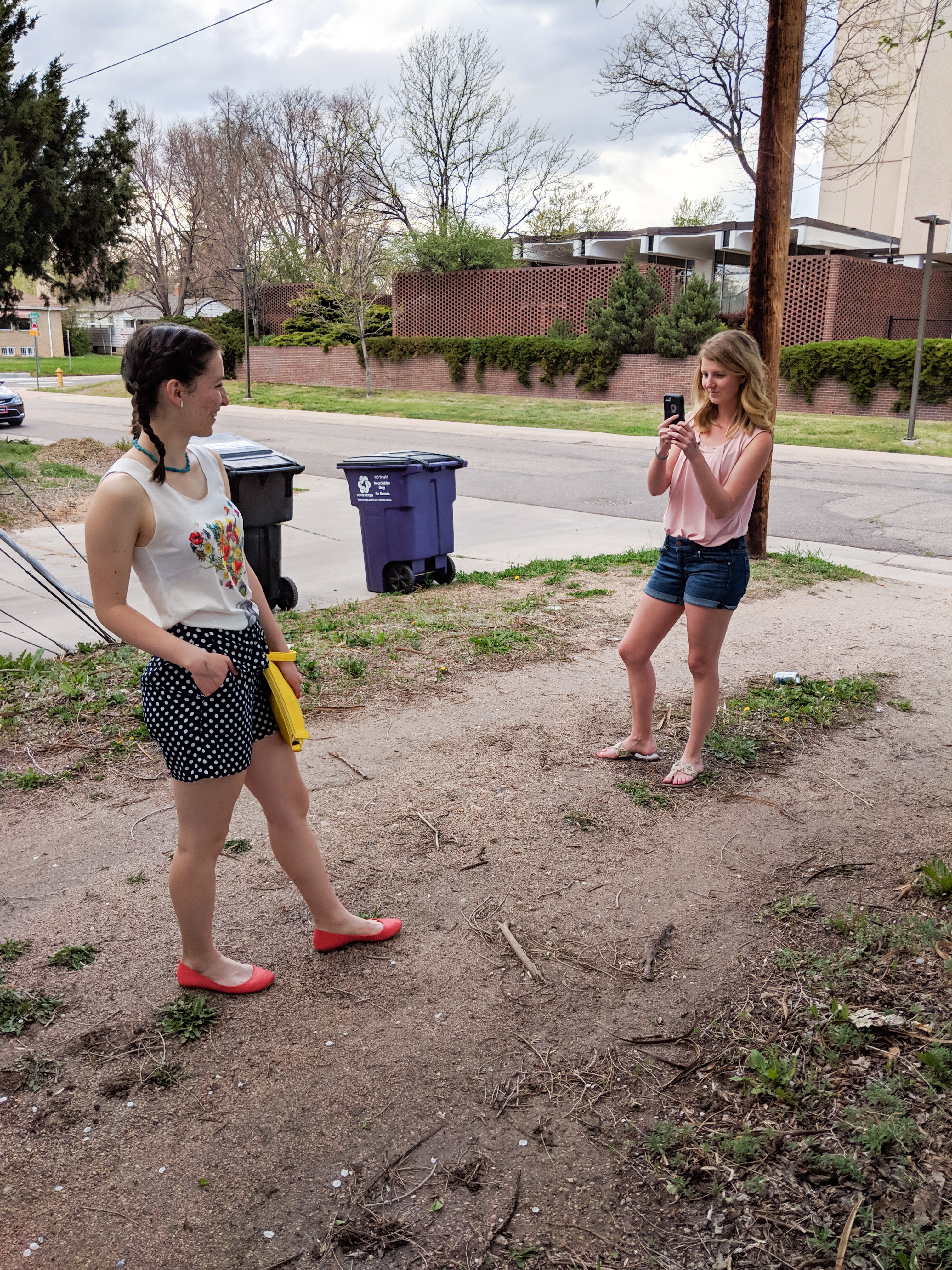 fashion blogging behind the scenes, taking photos