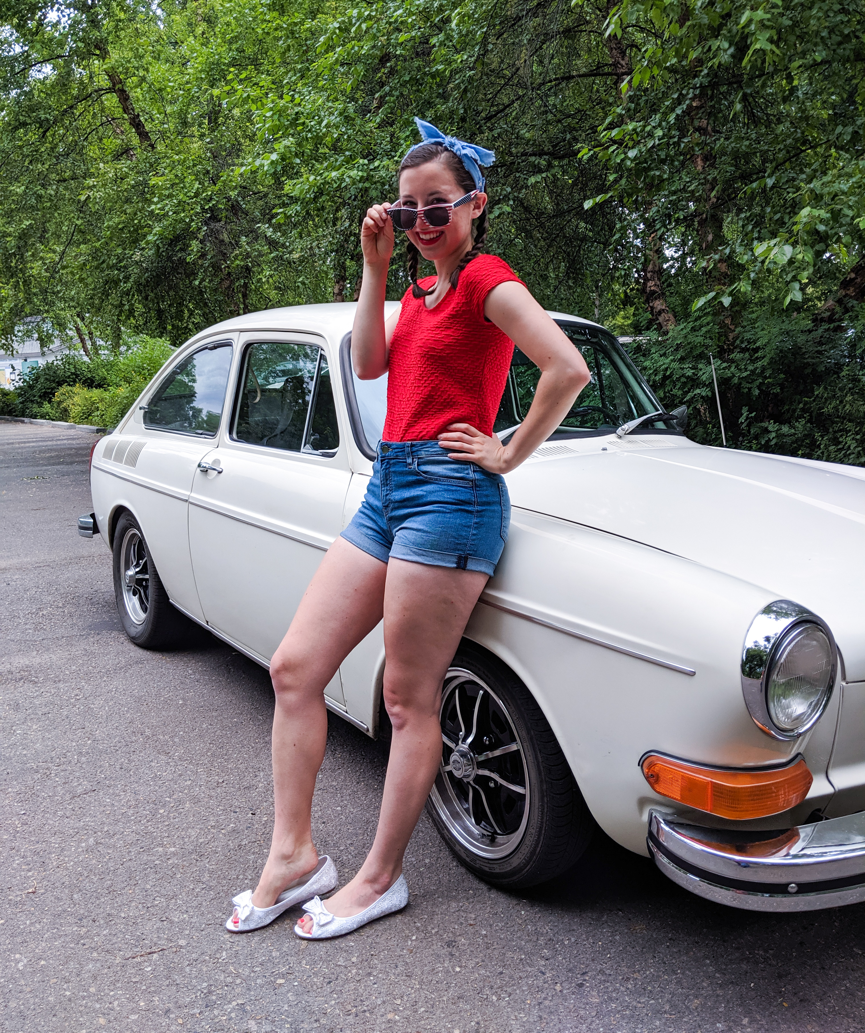 red shirt, jean shorts, old car, patriotic
