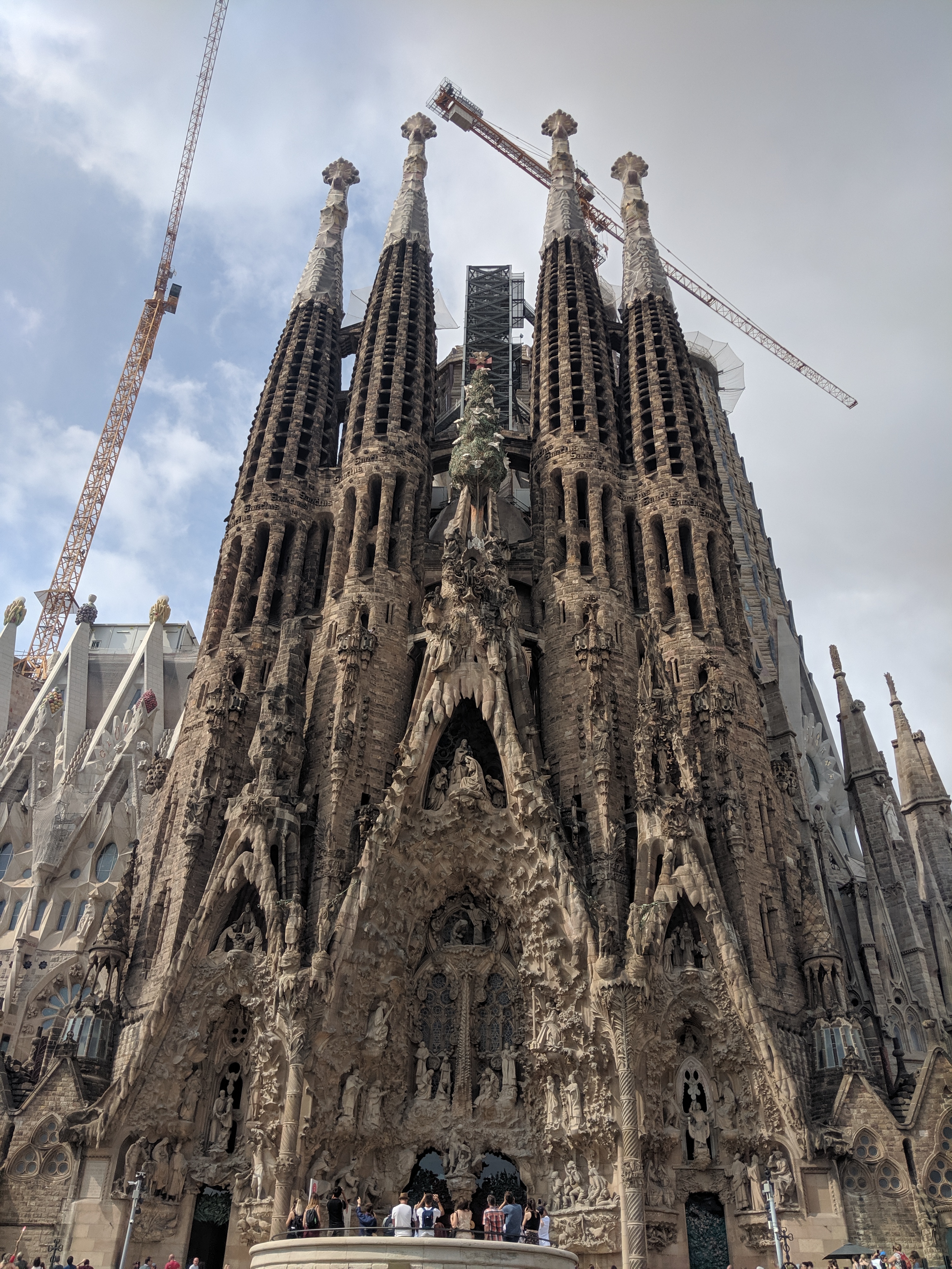 Sagrada familia, Spanish fashion, modest fashion, Moda,