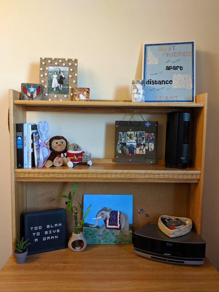 college dorm room, organization, dorm room decorations