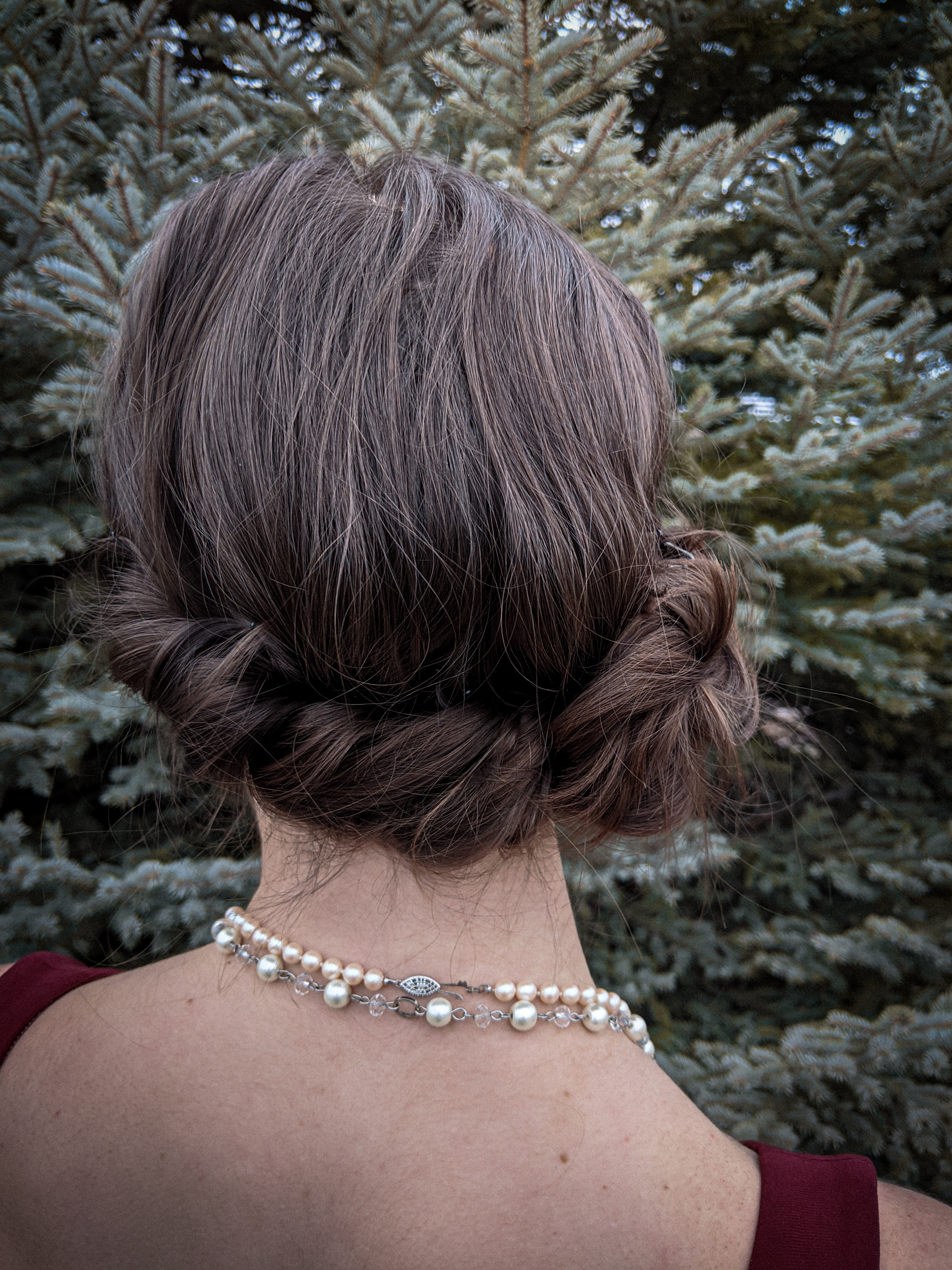 side bun, flapper hairstyle, headband hairstyle