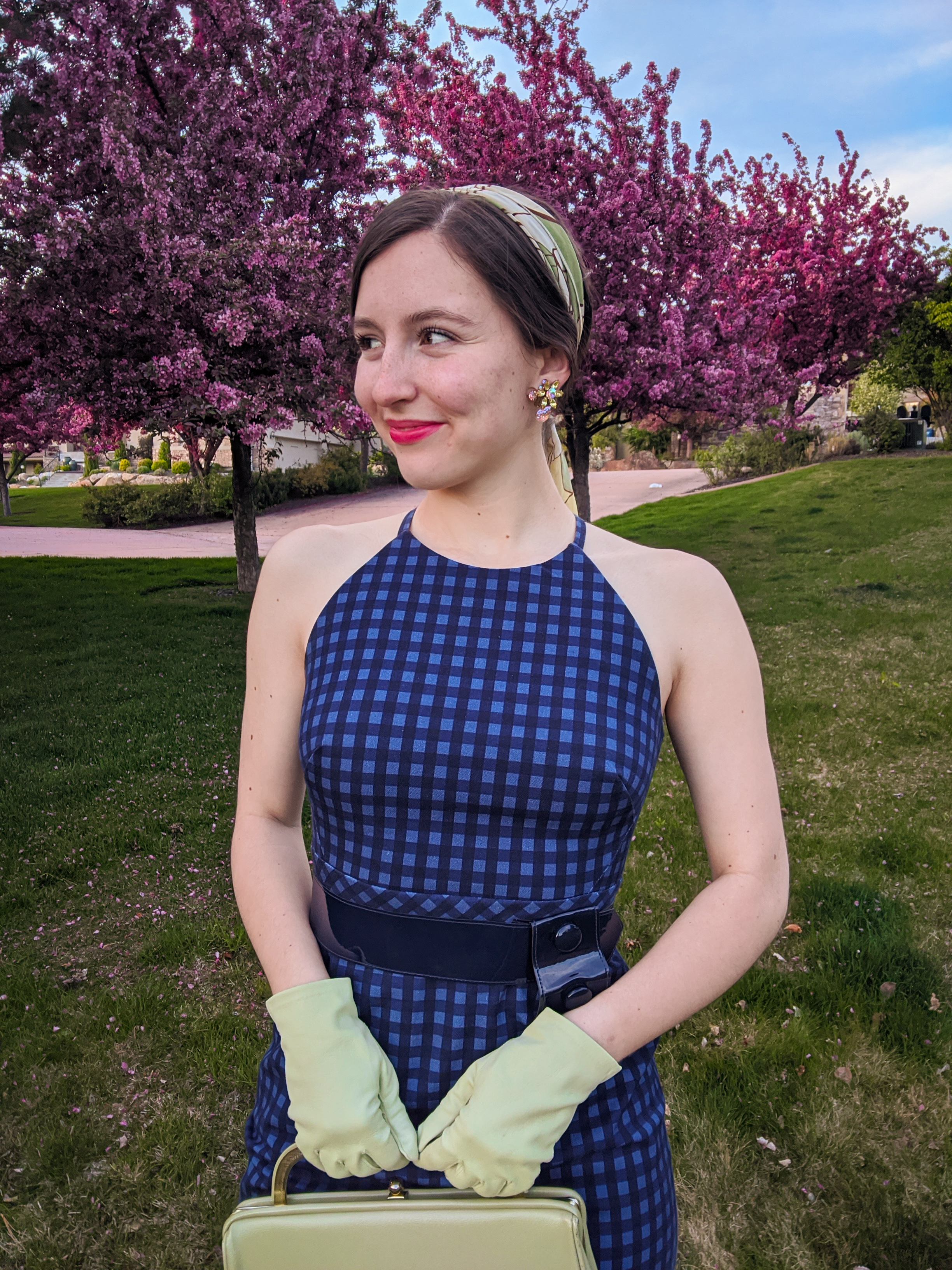 navy gingham dress, gingham dress, green accessories