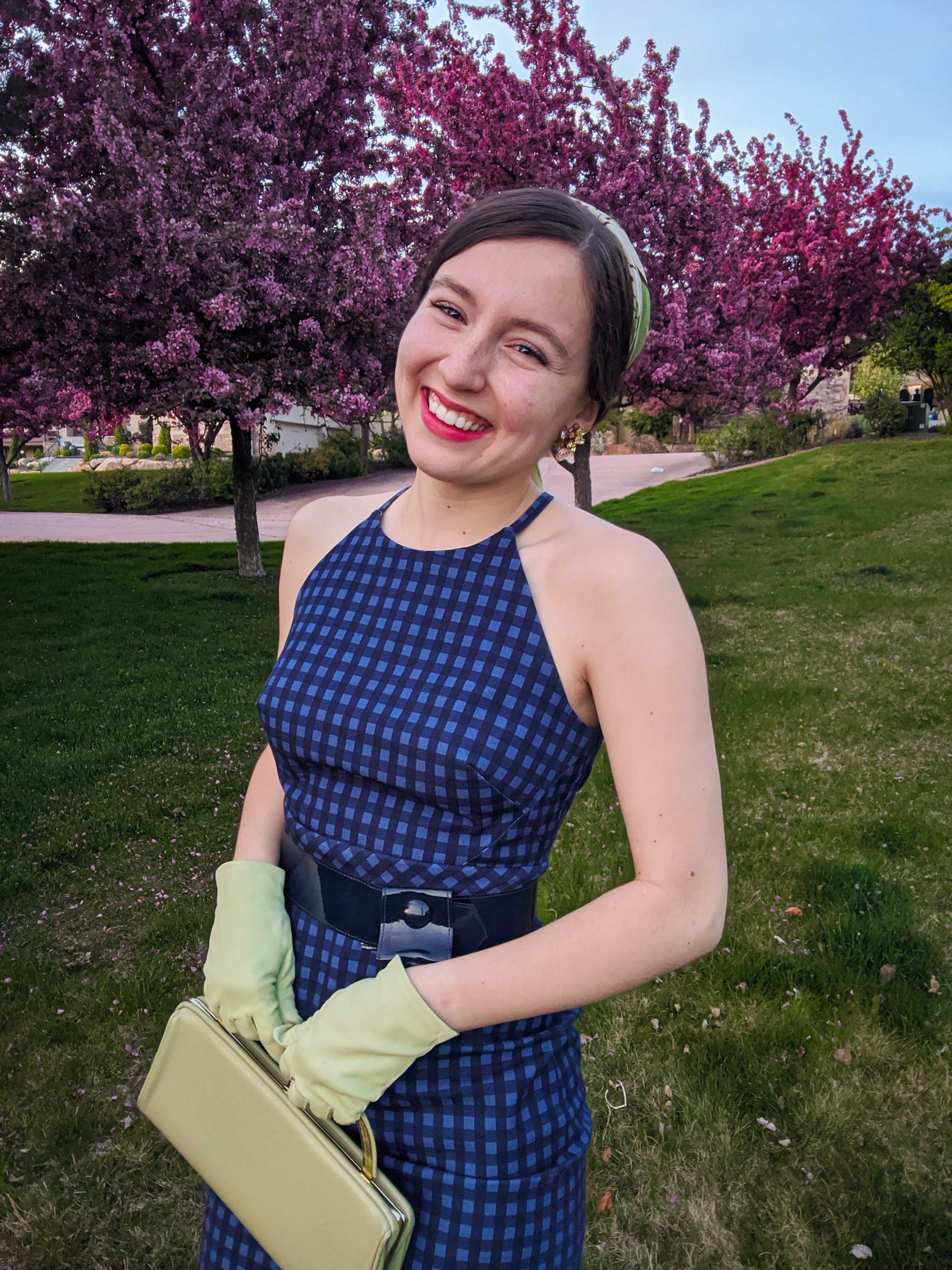 Midge Maisel outfits, green accessories, green gloves, 1950s style