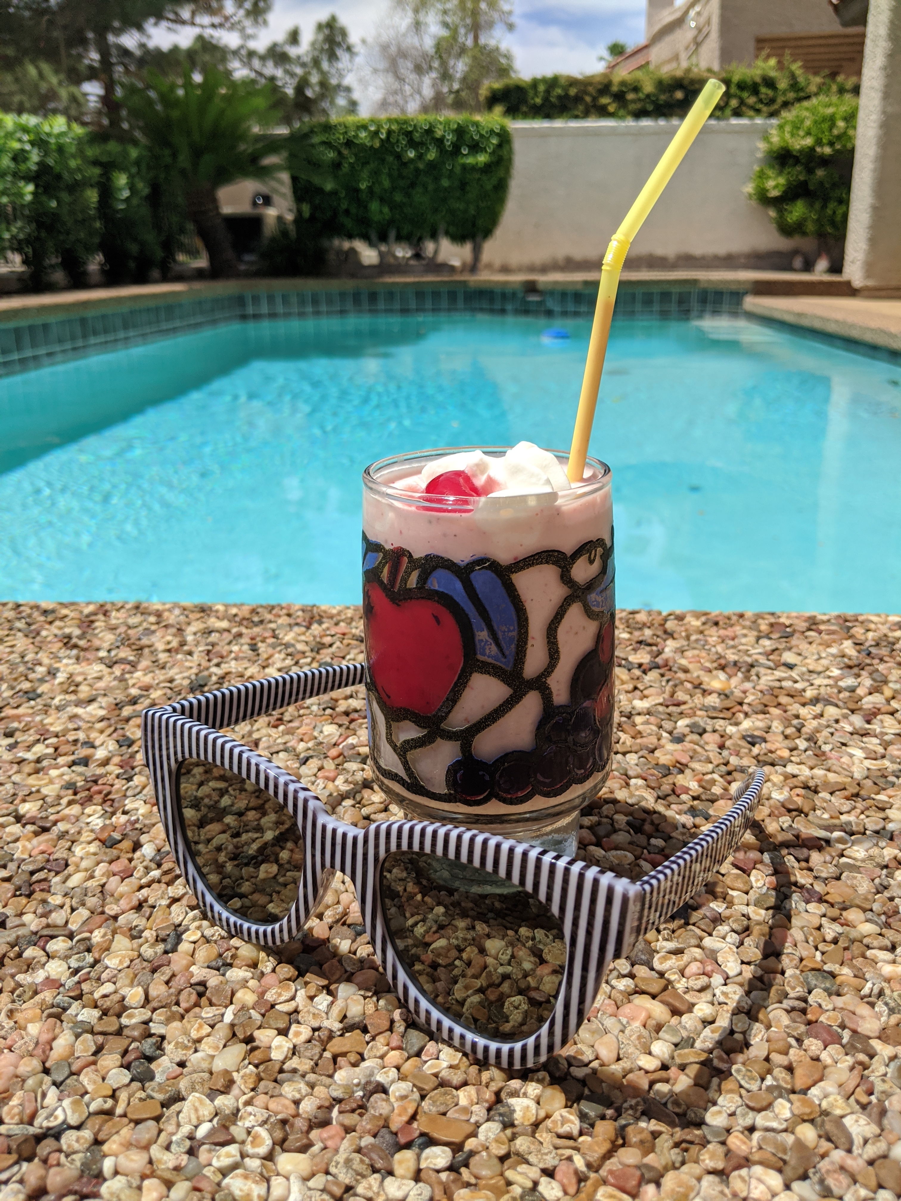smoothie-poolside-striped-sunglasses-pool-day