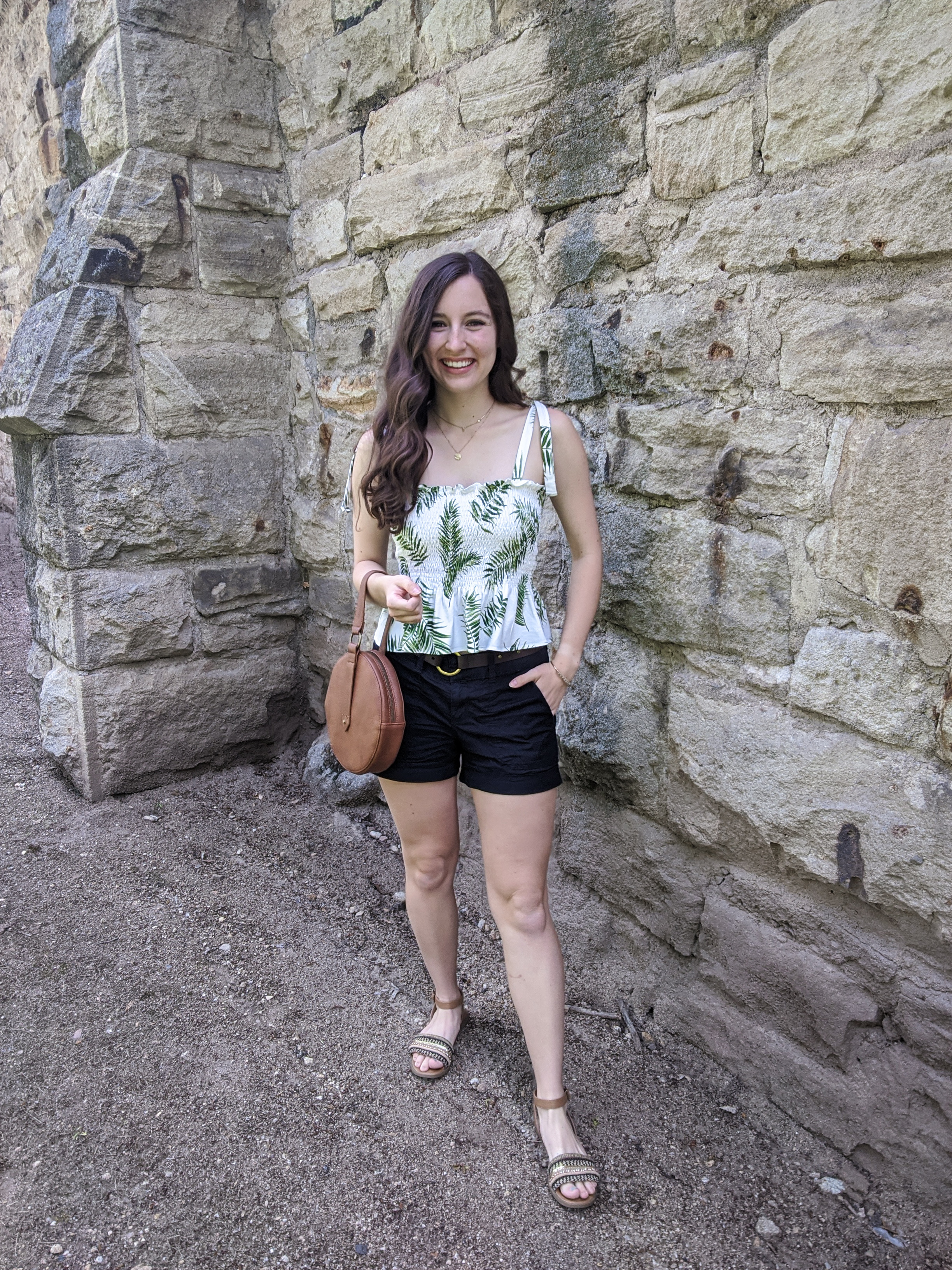 summer-fashion-trends-palm-print-top-summer-outfit