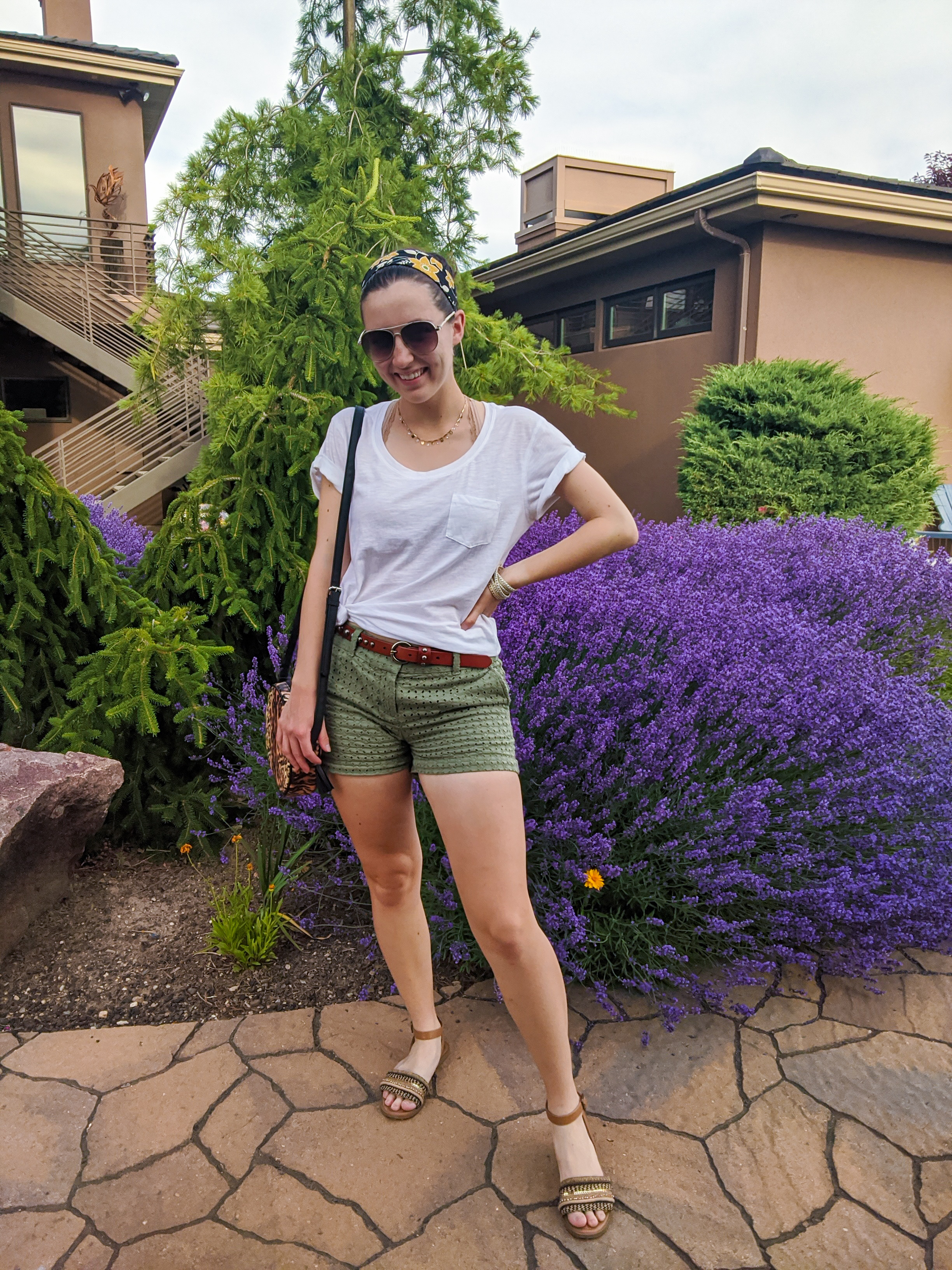 white-tee-green-shorts-brown-sandals-summer-outfit