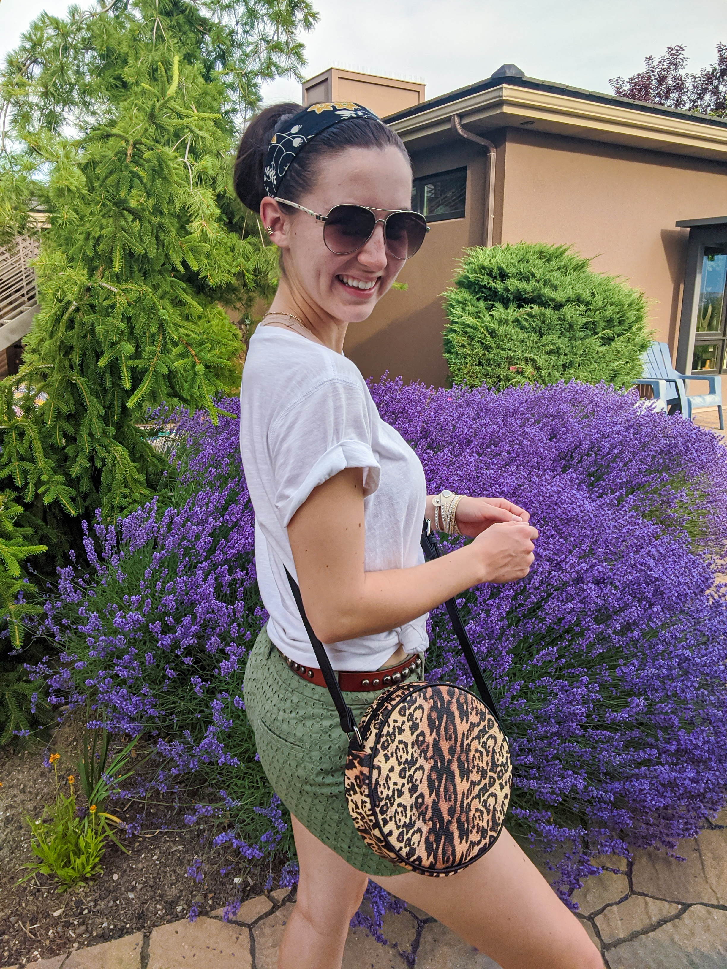 shorts-shopping-headband-leopard-circle-purse