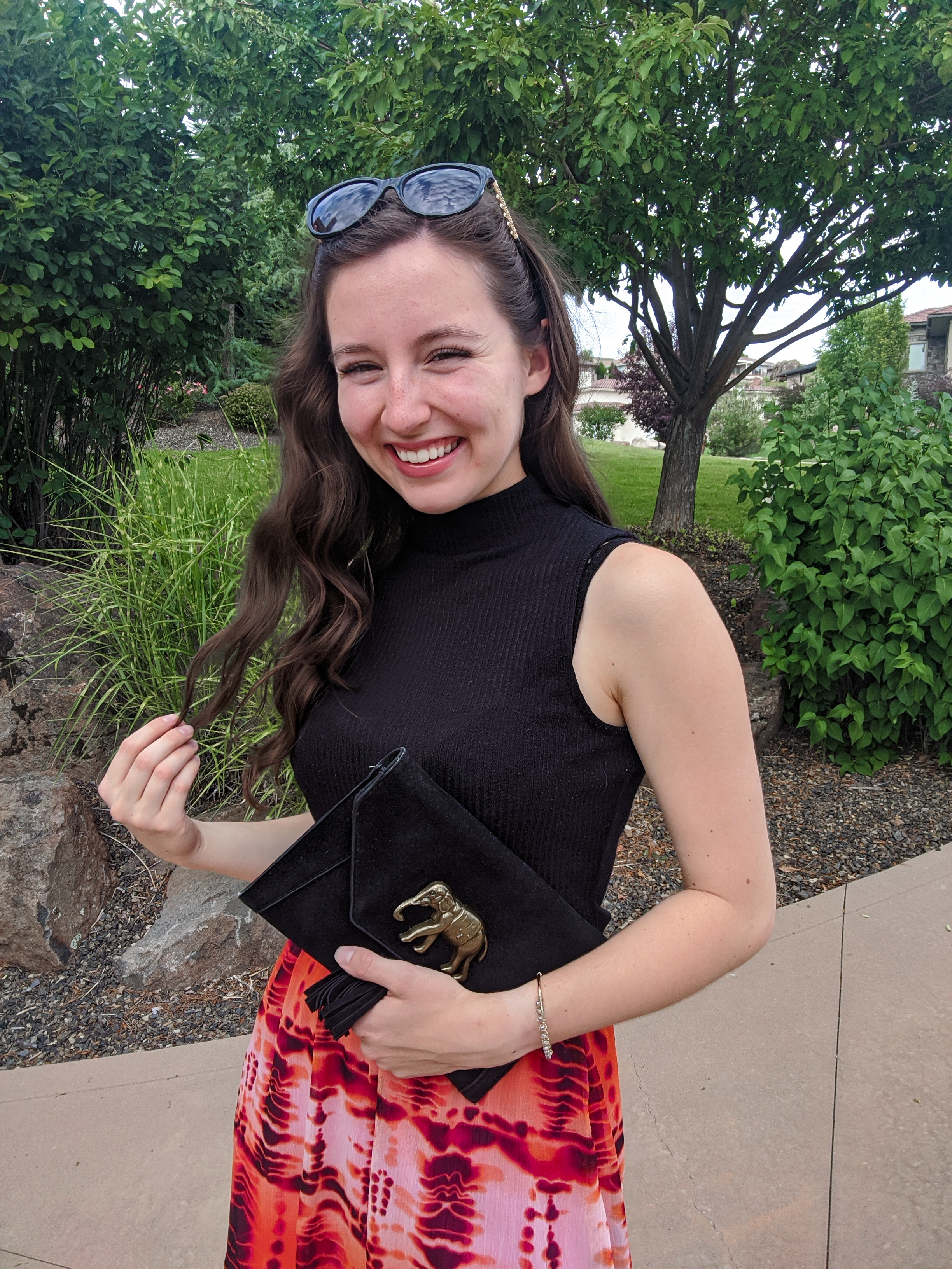 orange-skirt-black-top-elephant-purse