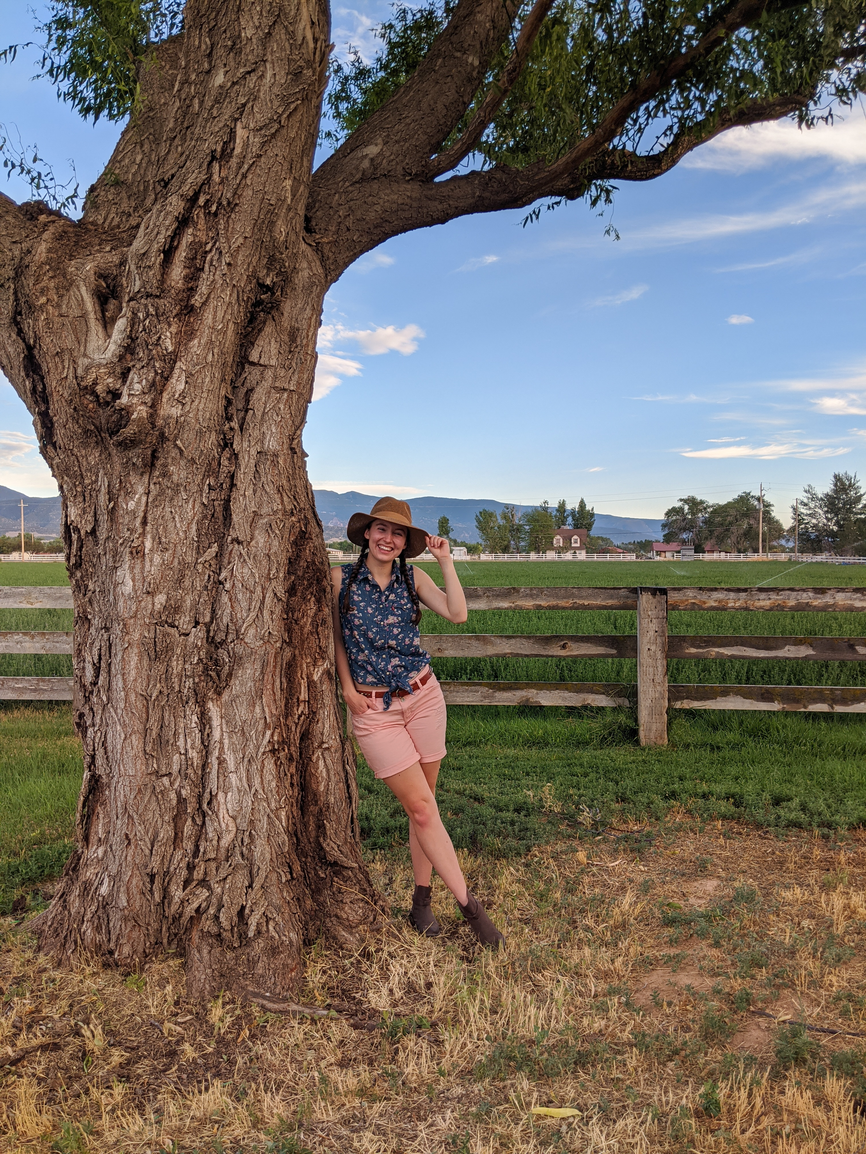 farm-belle-farmer-country-chic-western-style