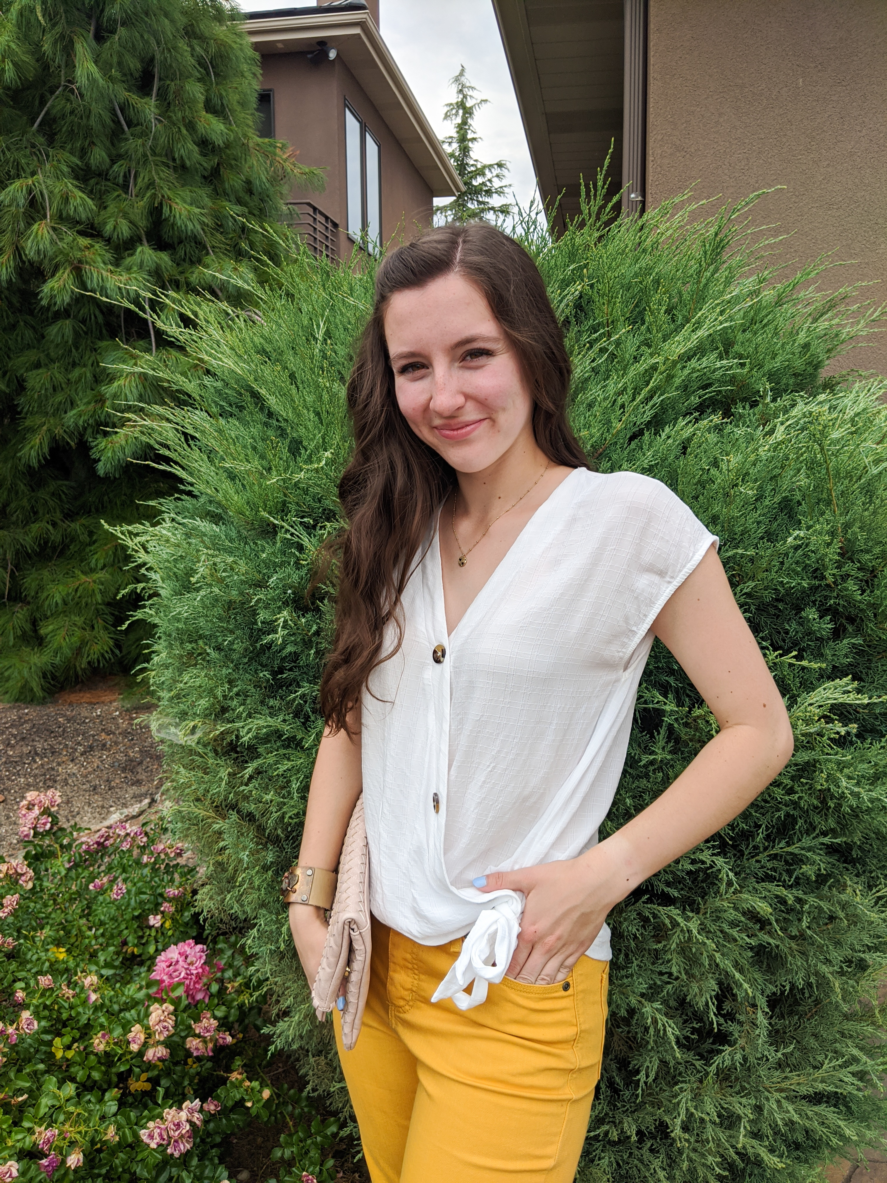casual-summer-style-white-top-curled-hair