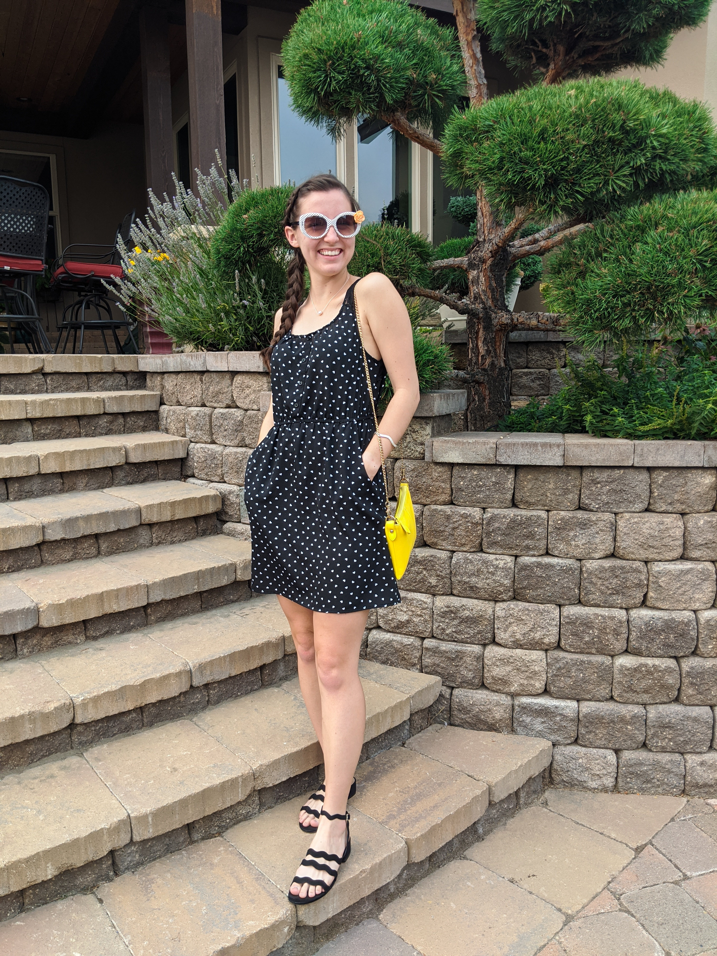 polka-dot-dress-black-sandals-yellow-purse