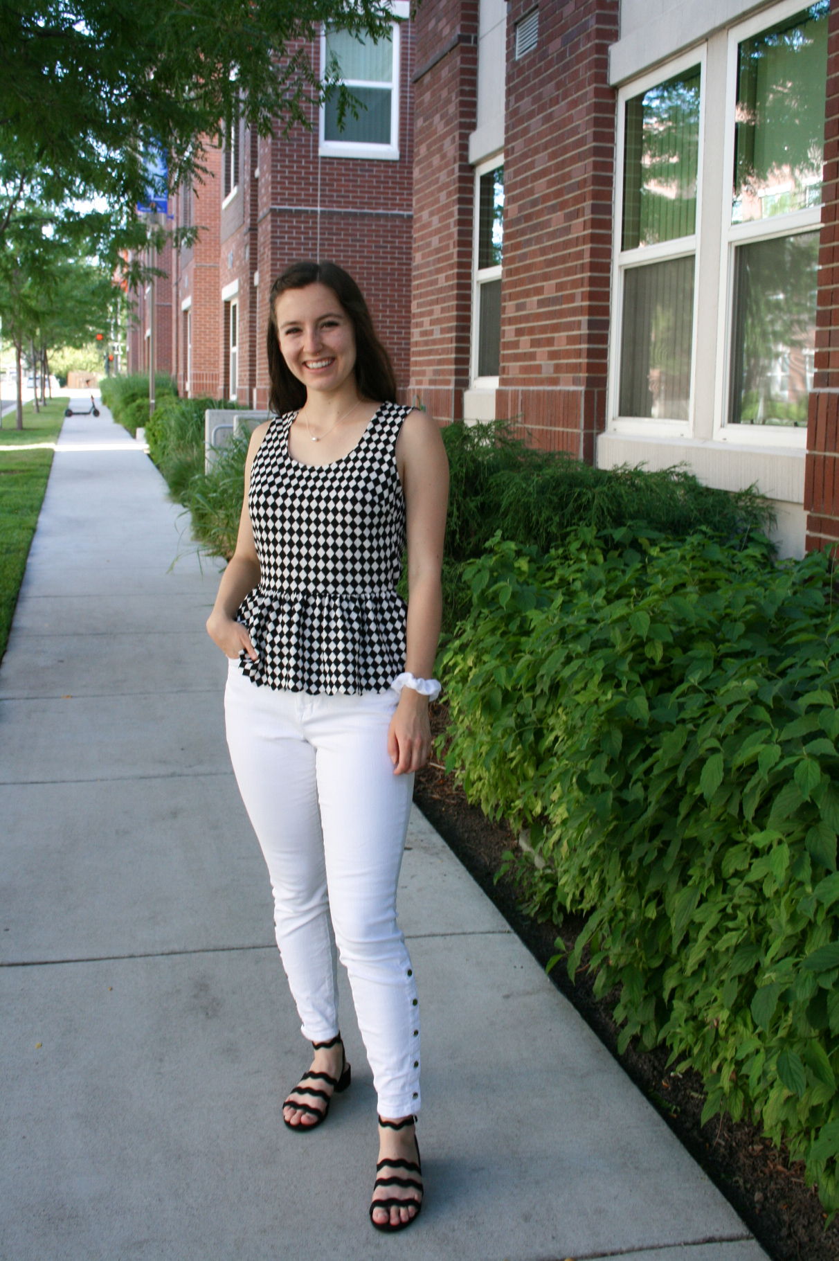 college-fashion-back-to-school-style-white-jeans