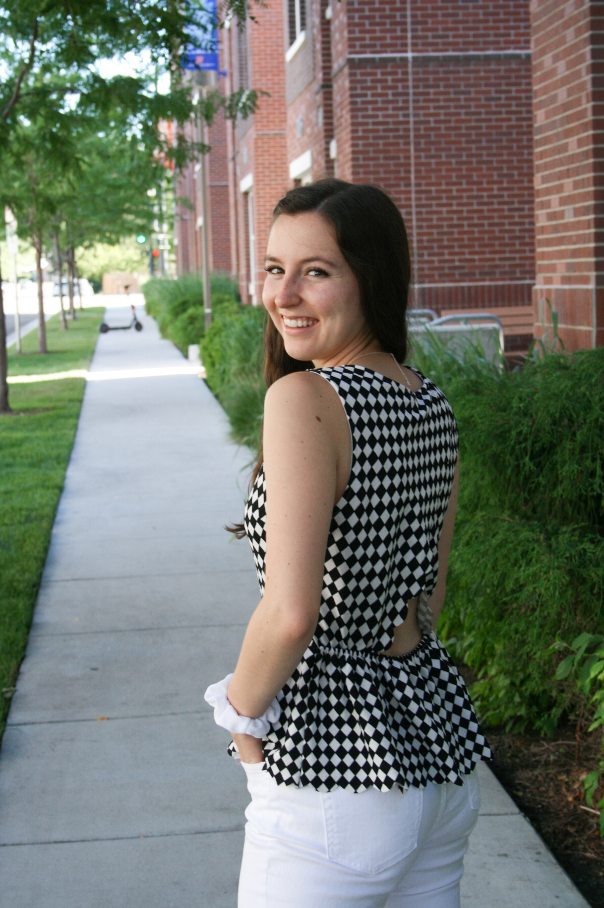 summer-outfit-college-campus-