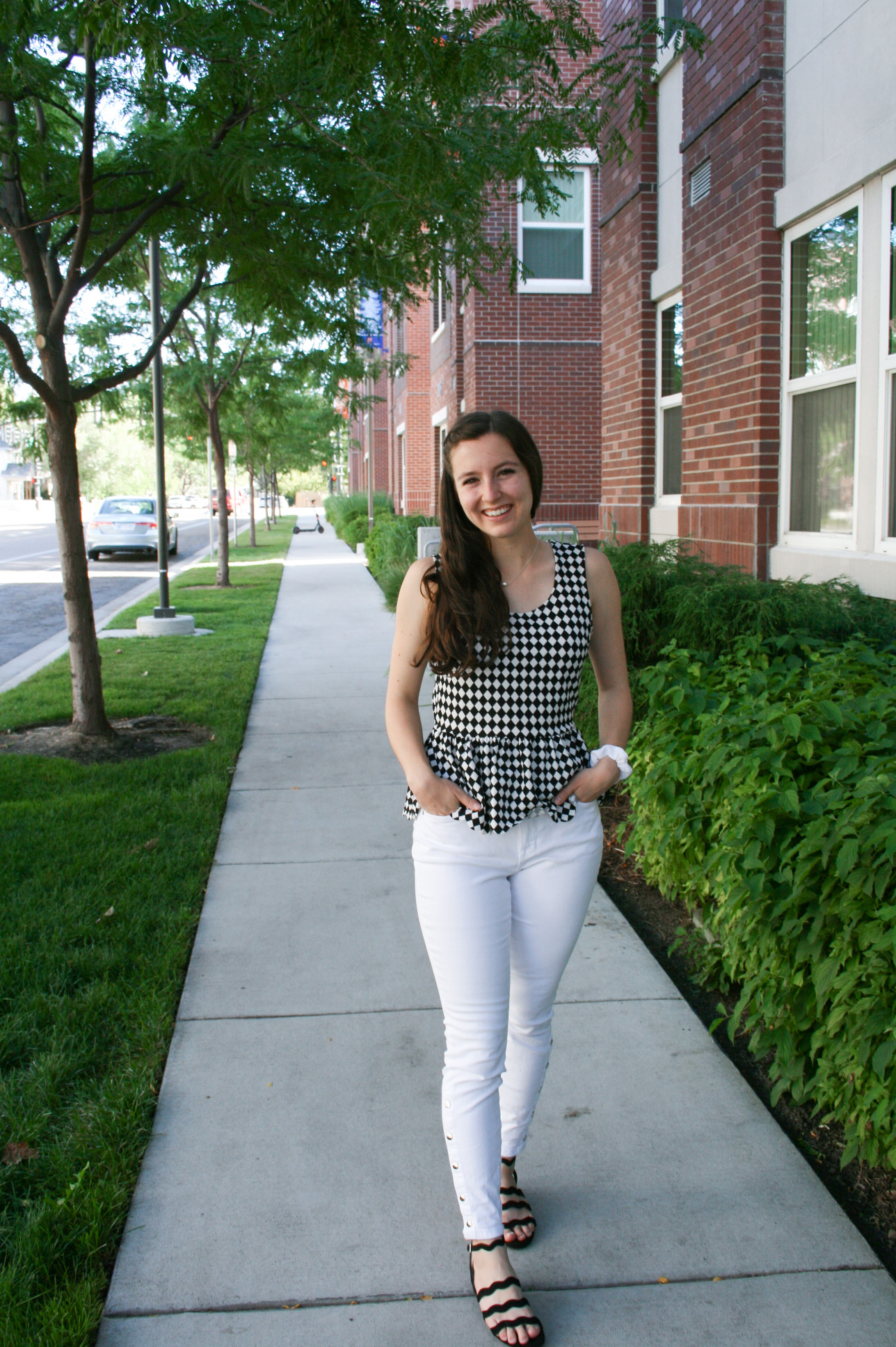 college-fashion-checkered-top-white-jeans