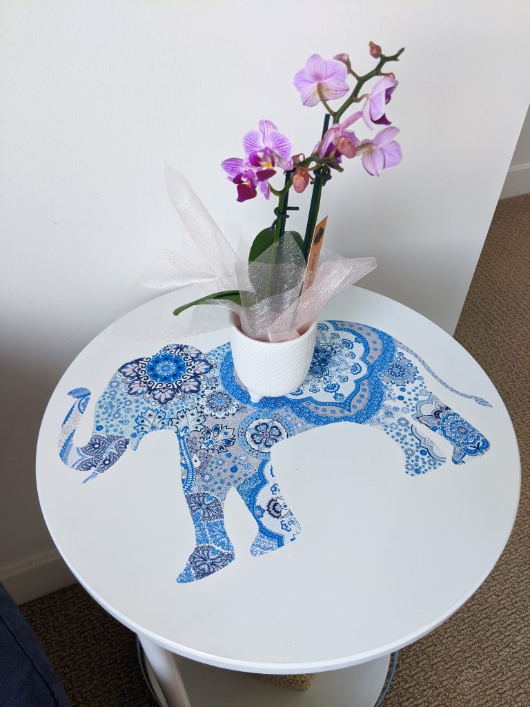 elephant-table-orchid-dorm-decorations