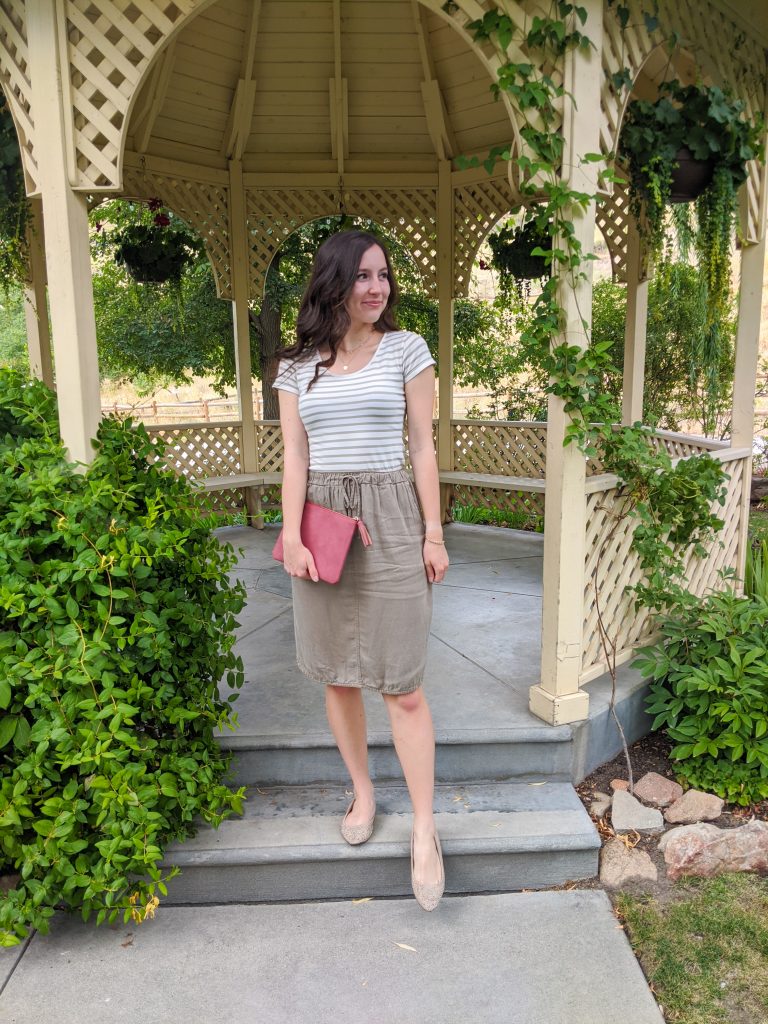 college-blogger-junior-year-striped-tee-olive-green-first-day