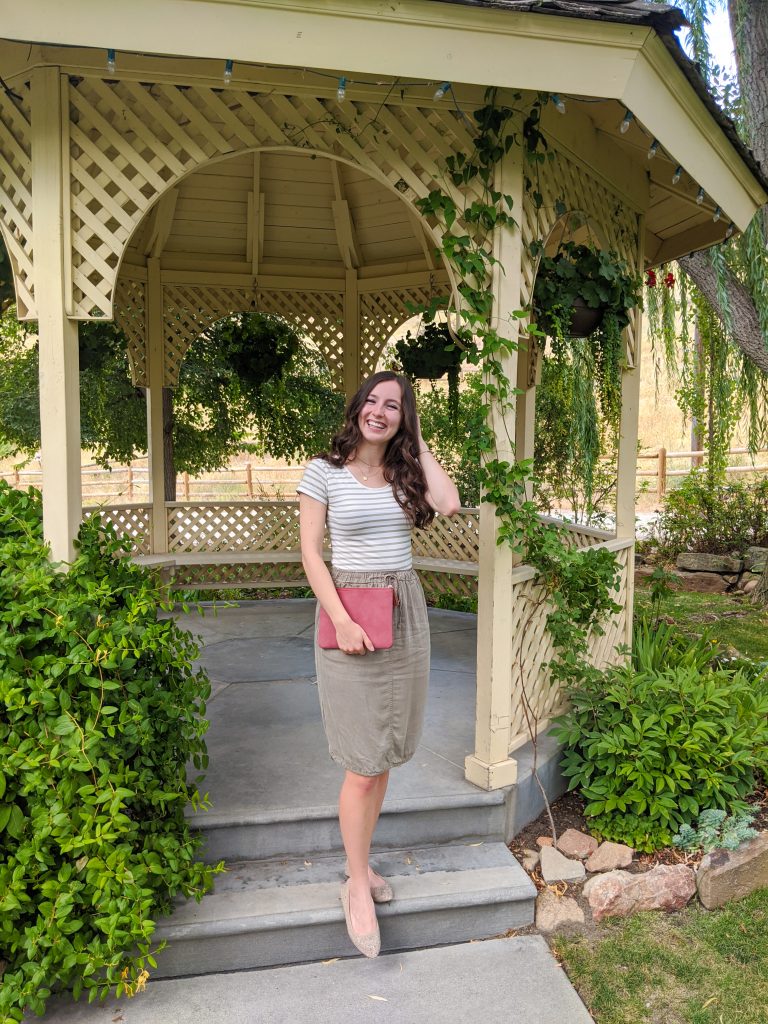 downeast-style-olive-green-fall-outfit-college-blogger-study-abroad