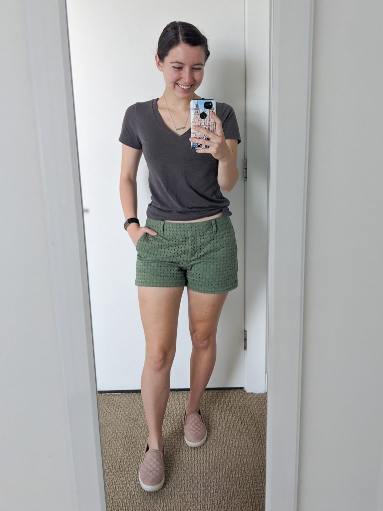 olive-green-shorts-blush-sneakers-grey-tee-college-style