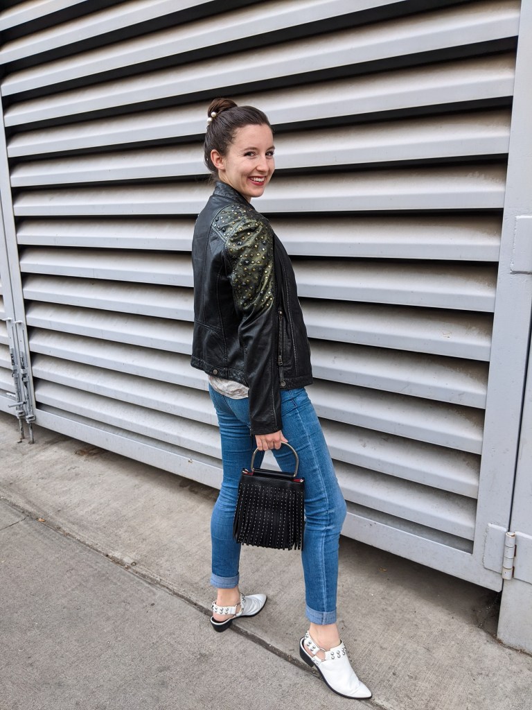 edgy-fall-style-pearl-belt-white-mules