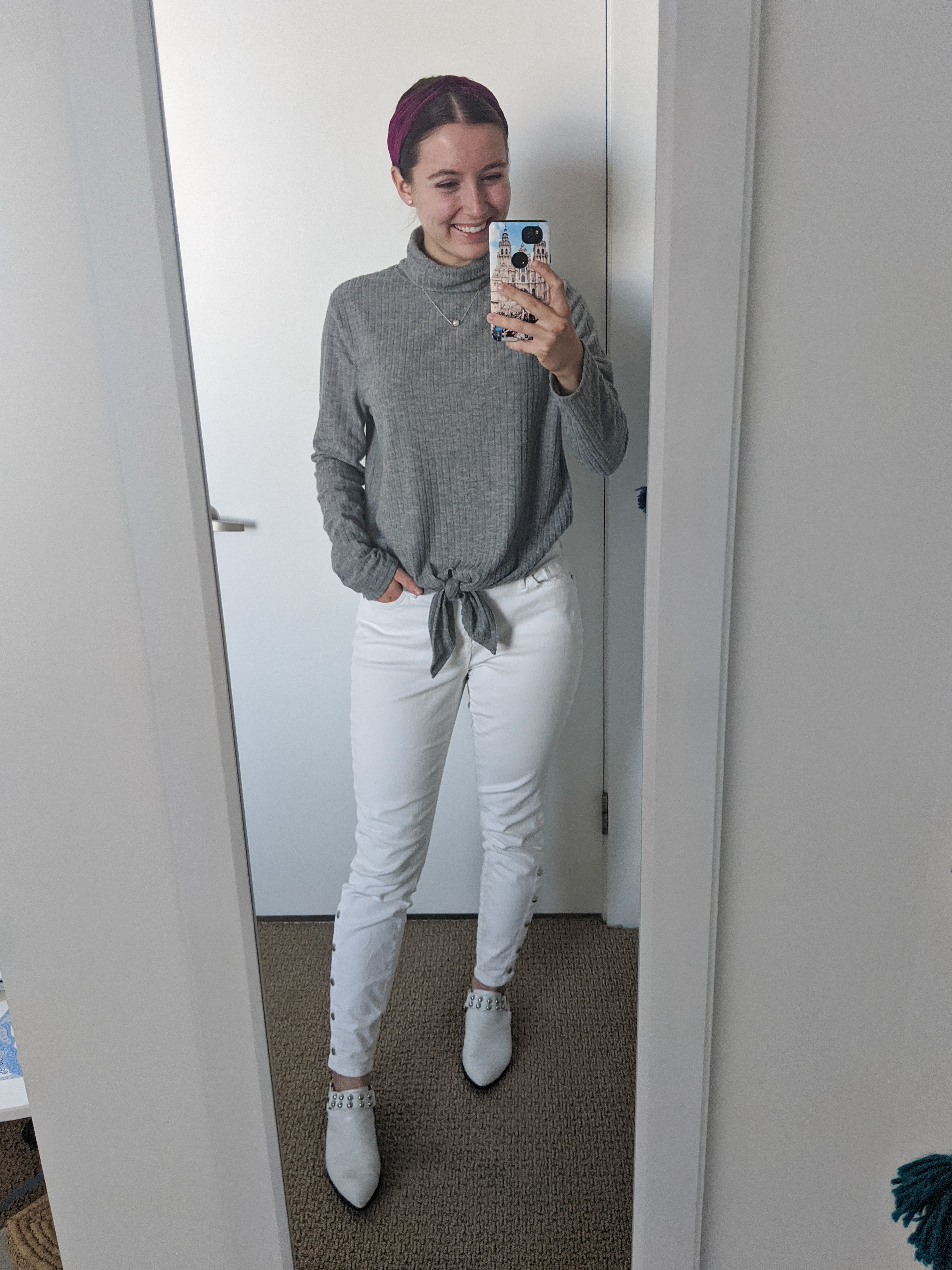 grey-sweater-turtleneck-white-jeans-fall-outfit