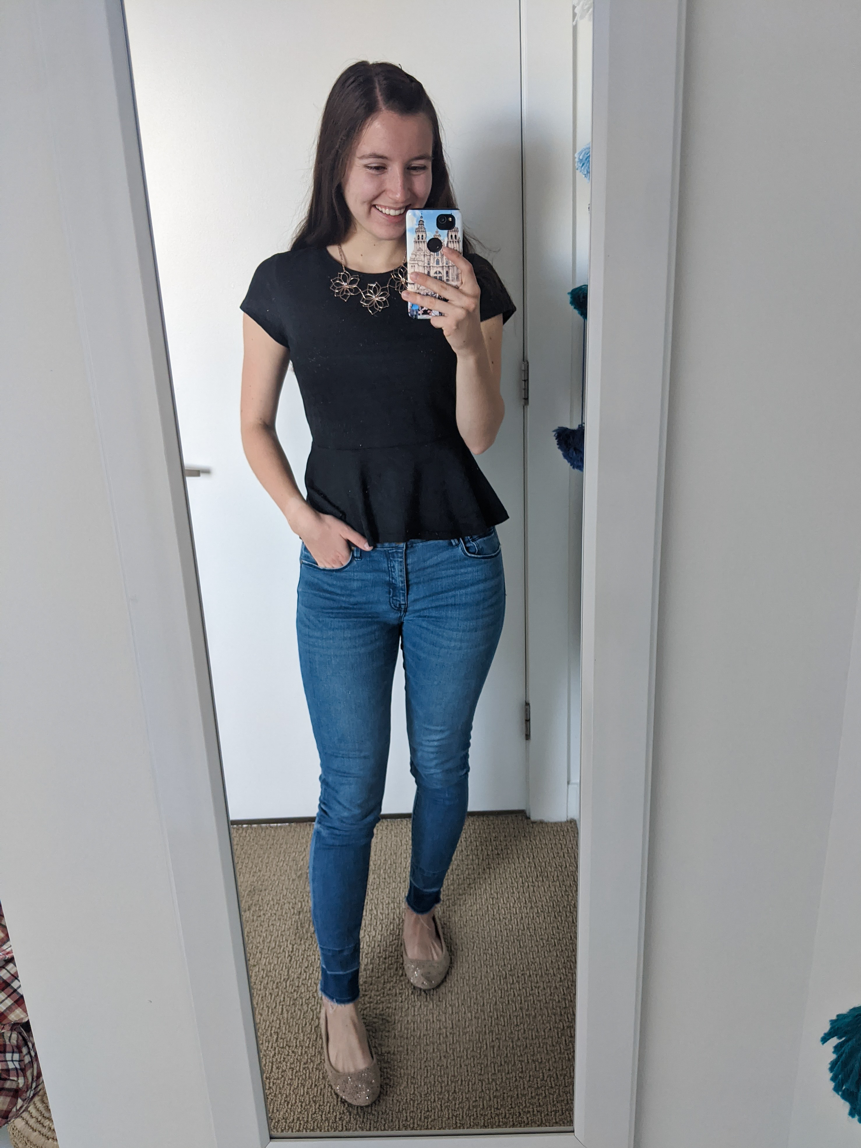 black-peplum-rose-gold-statement-necklace-skinny-jeans-beige-flats