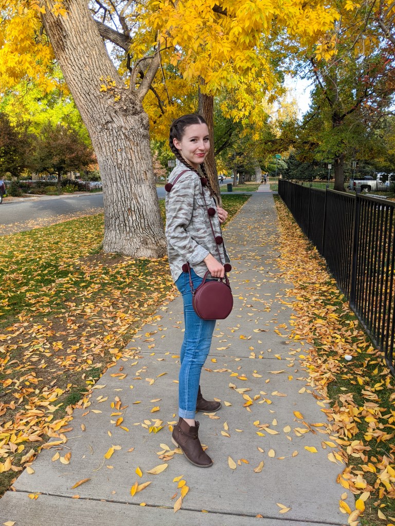 fall-fashion-falling-leaves-brown-booties-college-style