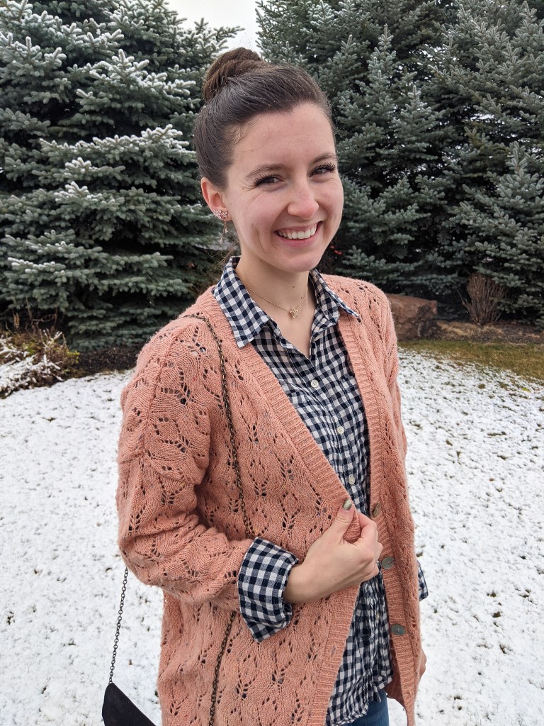 buffalo-check-flannel-coral-cardigan-kendra-scott-necklace