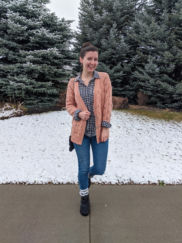 coral-cardigan-skinny-jeans-buffalo-check-flannel