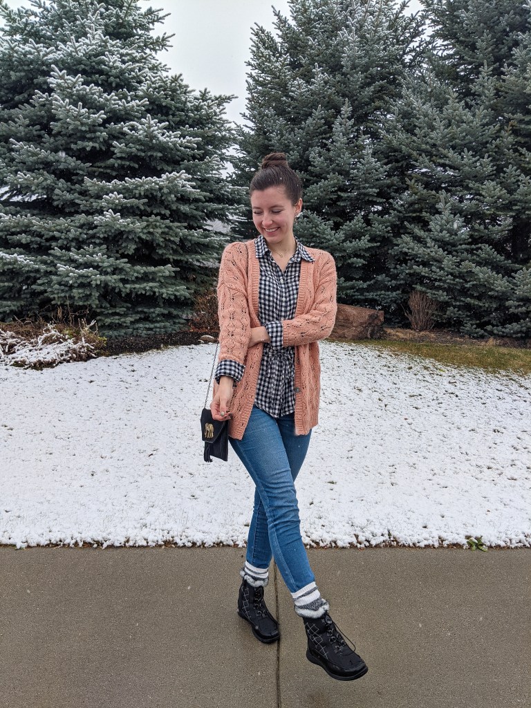 skinny-jeans-coral-sweater-fall-style