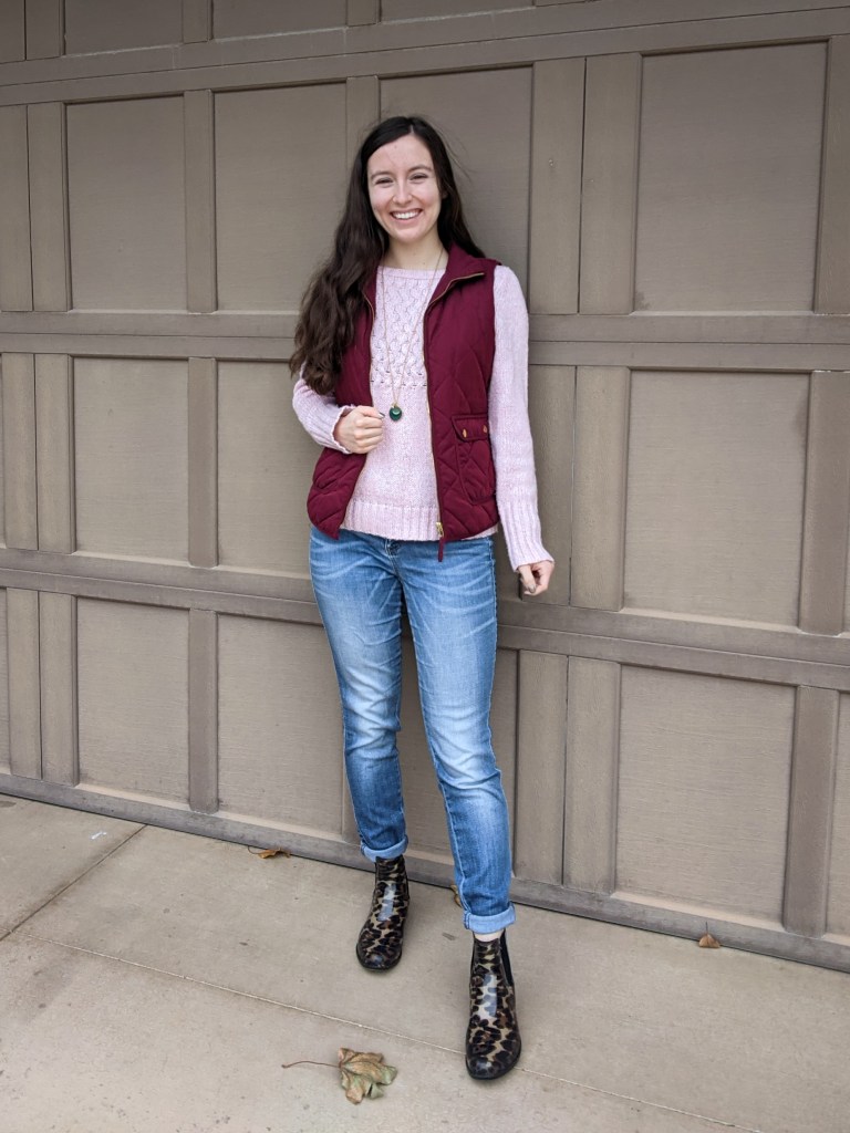 fall-style-college-outfit-quilted-vest-pink-sweater