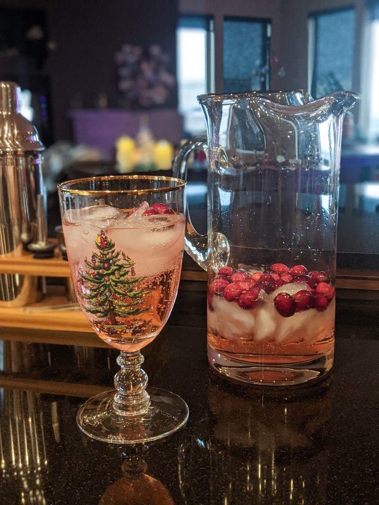 jingle-juice-cranberries-vodka-cocktail