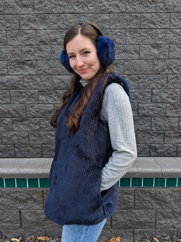 blue-earmuffs-faux-fur-winter-fashion-college-blogger
