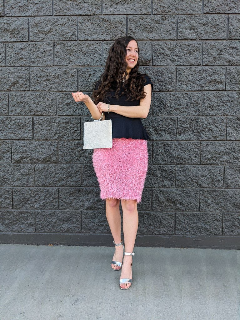 pink-pencil-skirt-carrie-bradshaw-outfit-silver-heels