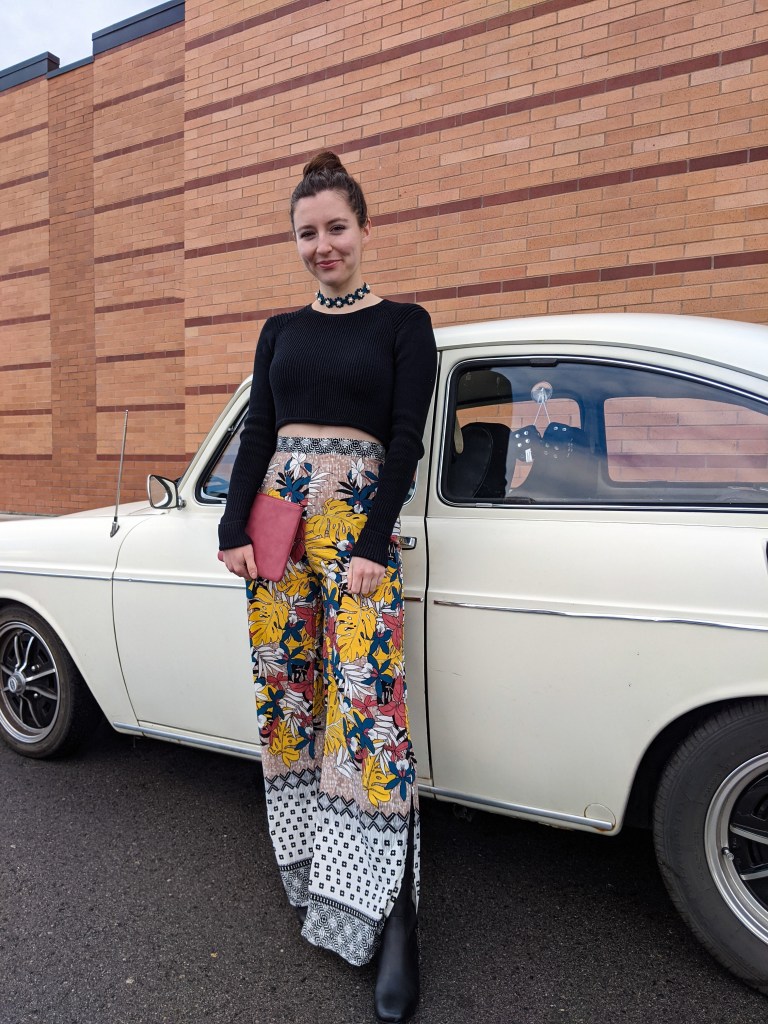 70s-fashion-fastback-bellbottoms-palazzo-pants-cropped-sweater