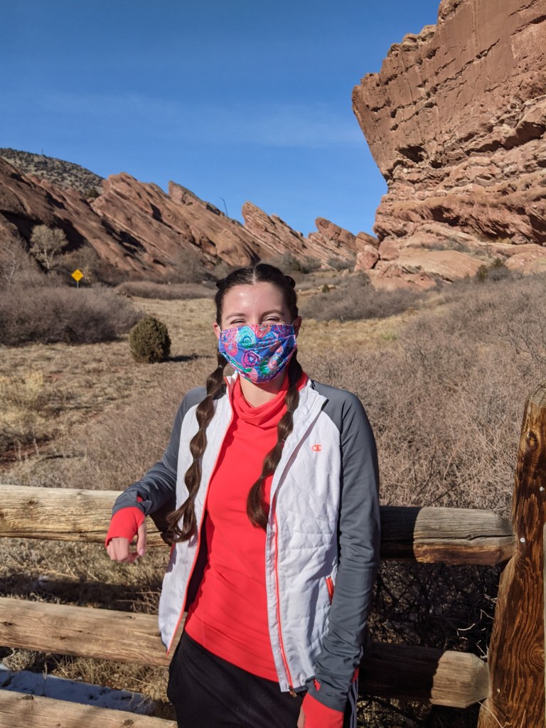 Red-Rocks-amphitheater-bubble-braids-mask-fashion