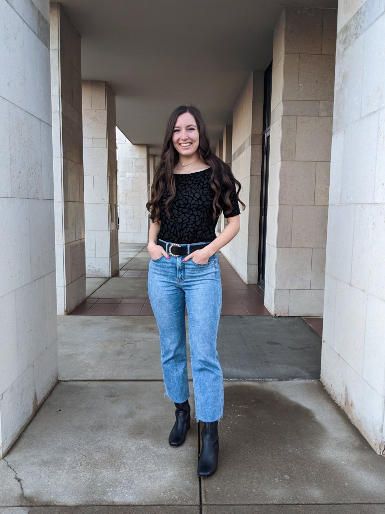 going-braless-sans-bra-express-mom-jeans