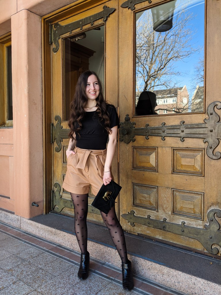 shorts-winter-black-booties-leather-shorts