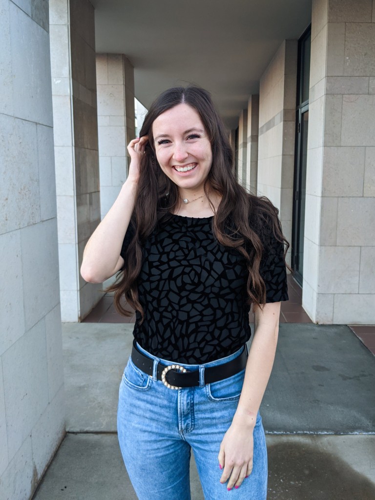 braless-fashion-pearl-belt-francescas-wavy-hair