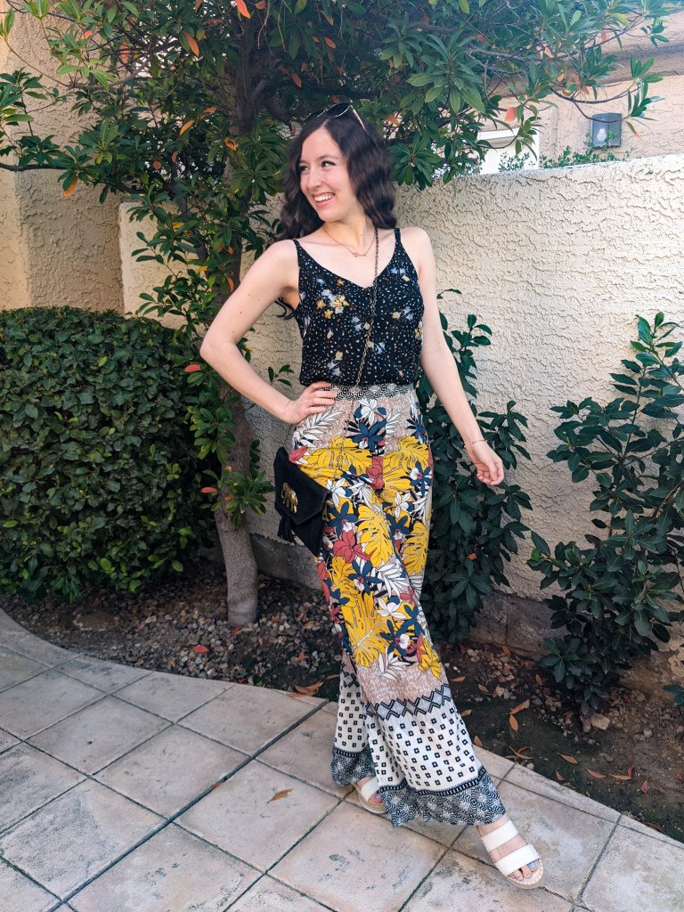 pattern-mixing-tropical-outfit-vacation-wear-summer-look