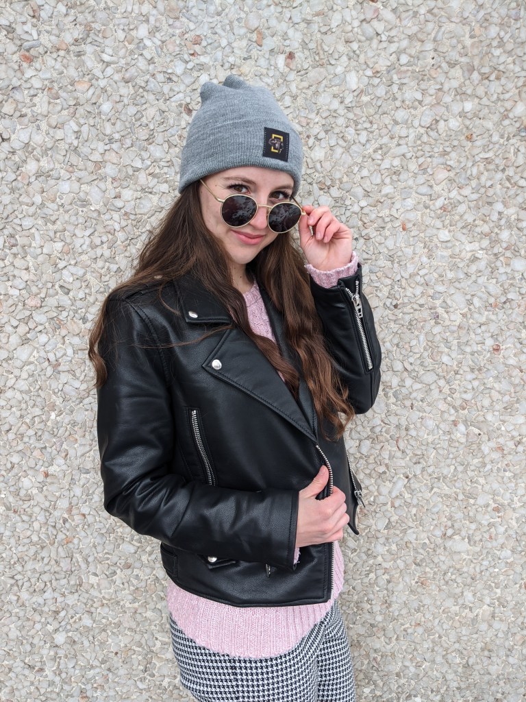 round-sunglasses-black-leather-jacket-round-sunglasses
