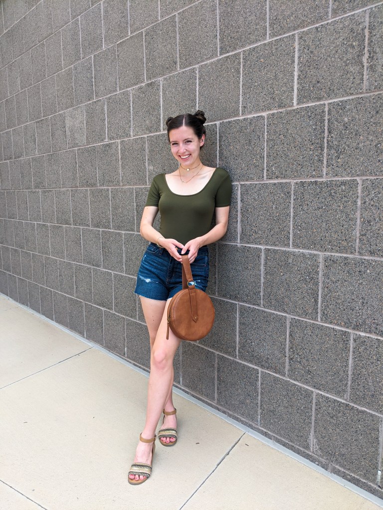college-blogger-circle-purse-brown-sandals-space-buns