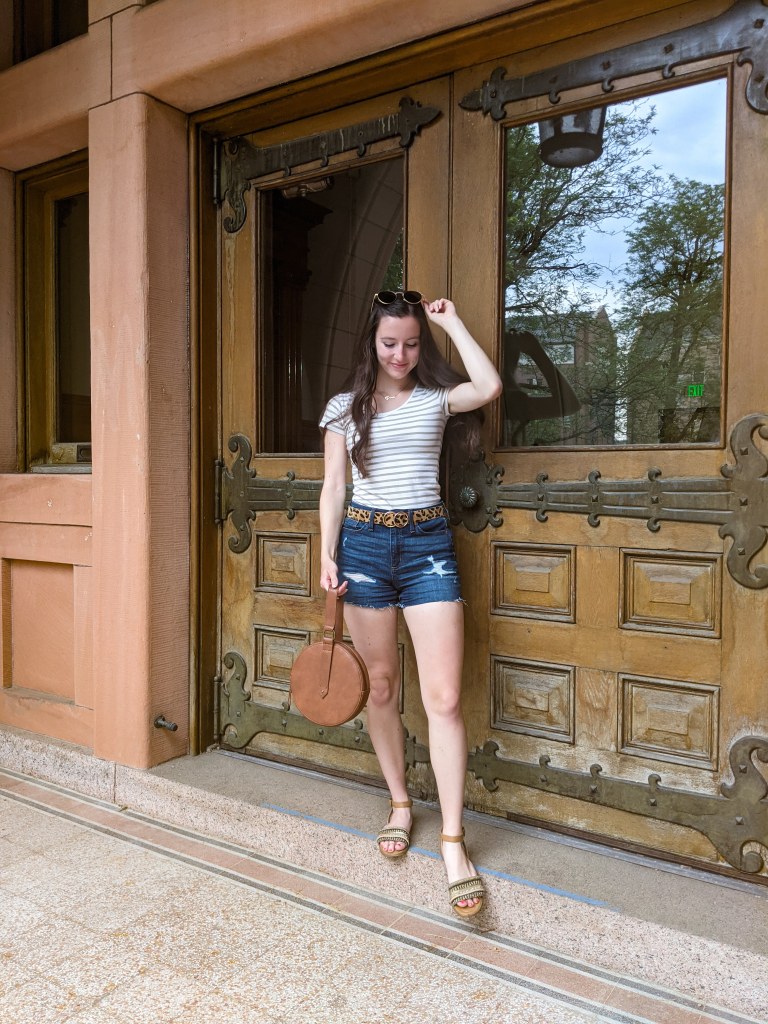 denim-shorts-striped-tee-leopard-belt