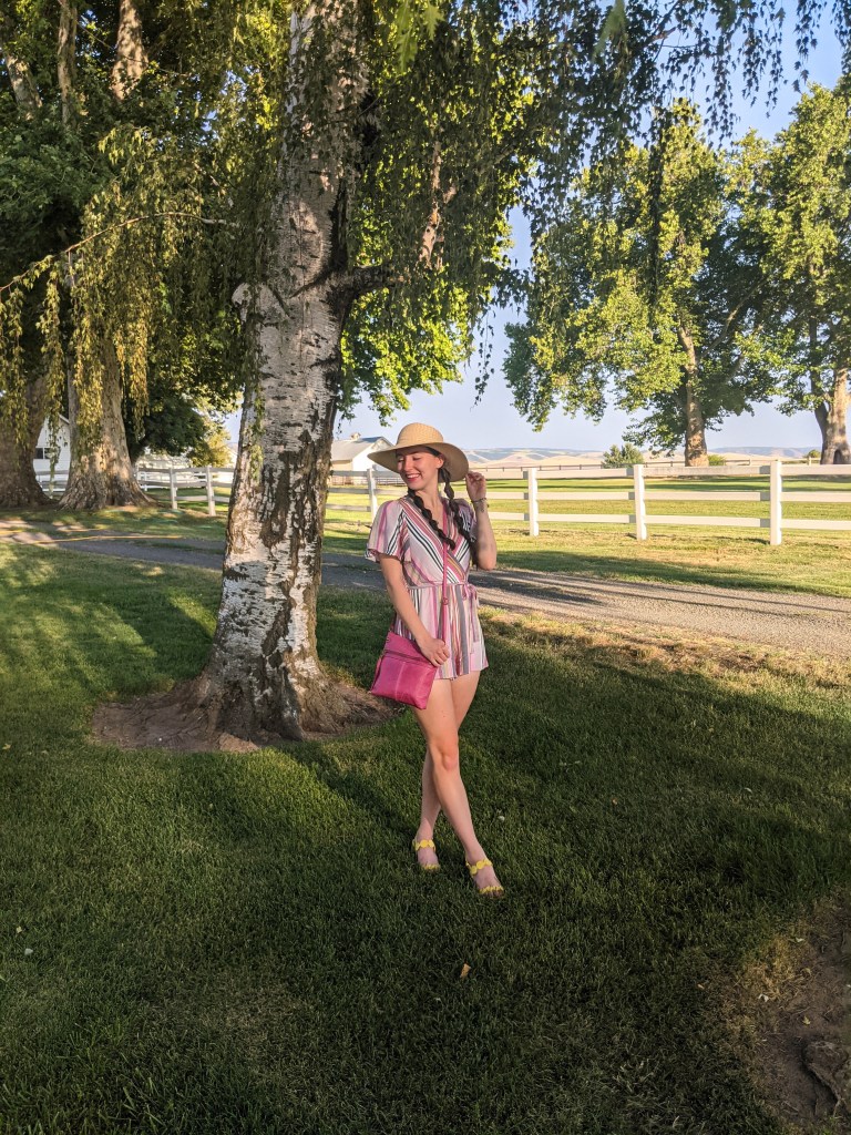 wine-tasting-in-walla-walla-vineyard-striped-romper-yellow-heels