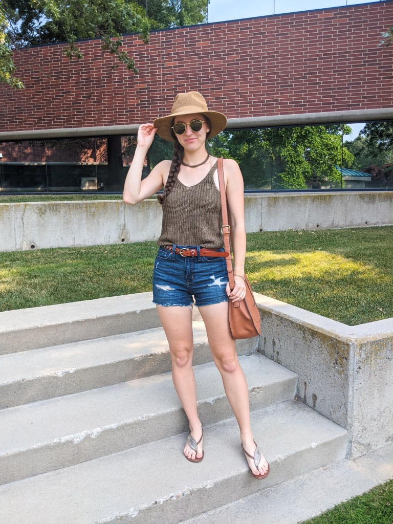 summer-outfit-panama-hat-denim-shorts