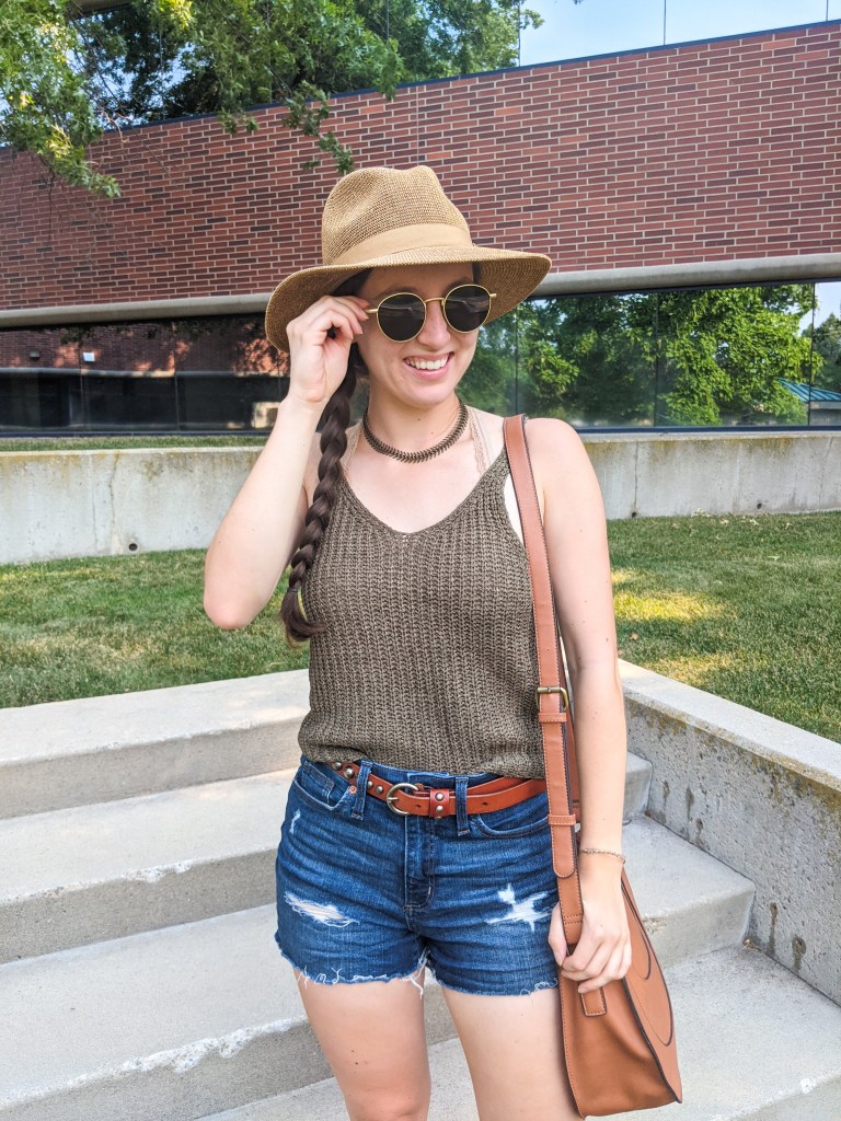 side-braid-panama-hat-olive-green-tank-college-blogger