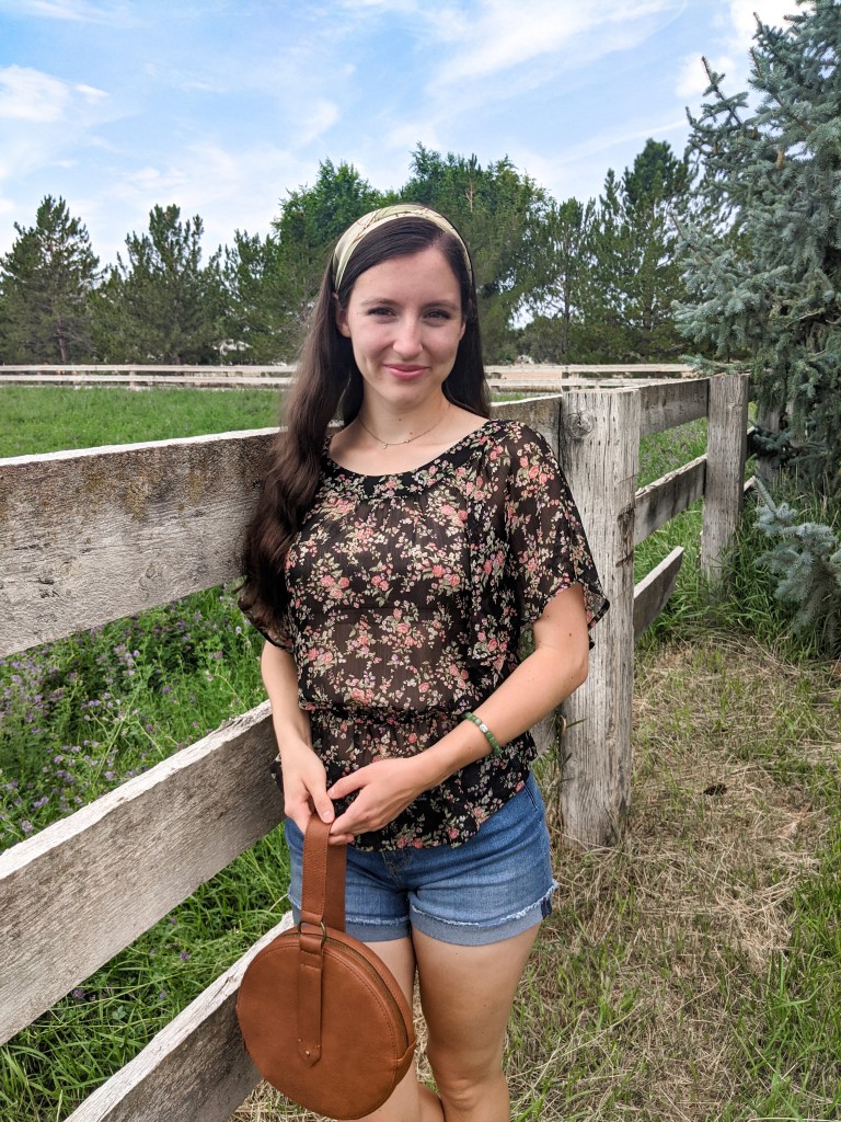 denim-shorts-summer-style-green-headband-h&m